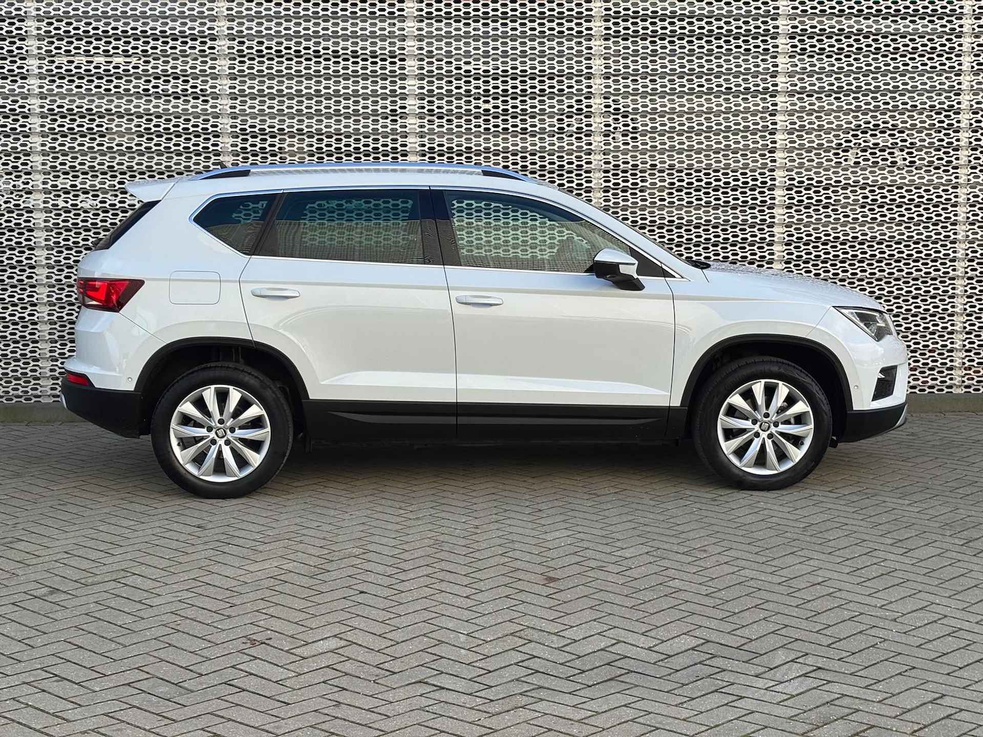 SEAT Ateca 1.0 EcoTSI Style Business Intense / Achteruitrijcamera / Keyless Entry-Start / P4 - 9/31