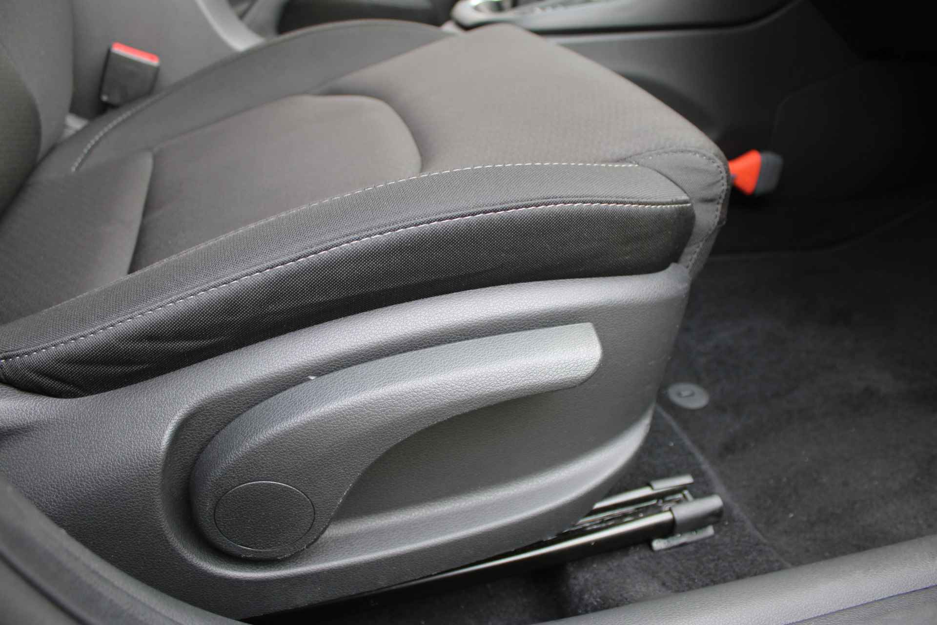 Hyundai i30 1.0 Turbo Comfort | Trekhaak | 4 seizoenenbanden | NL auto - 17/29