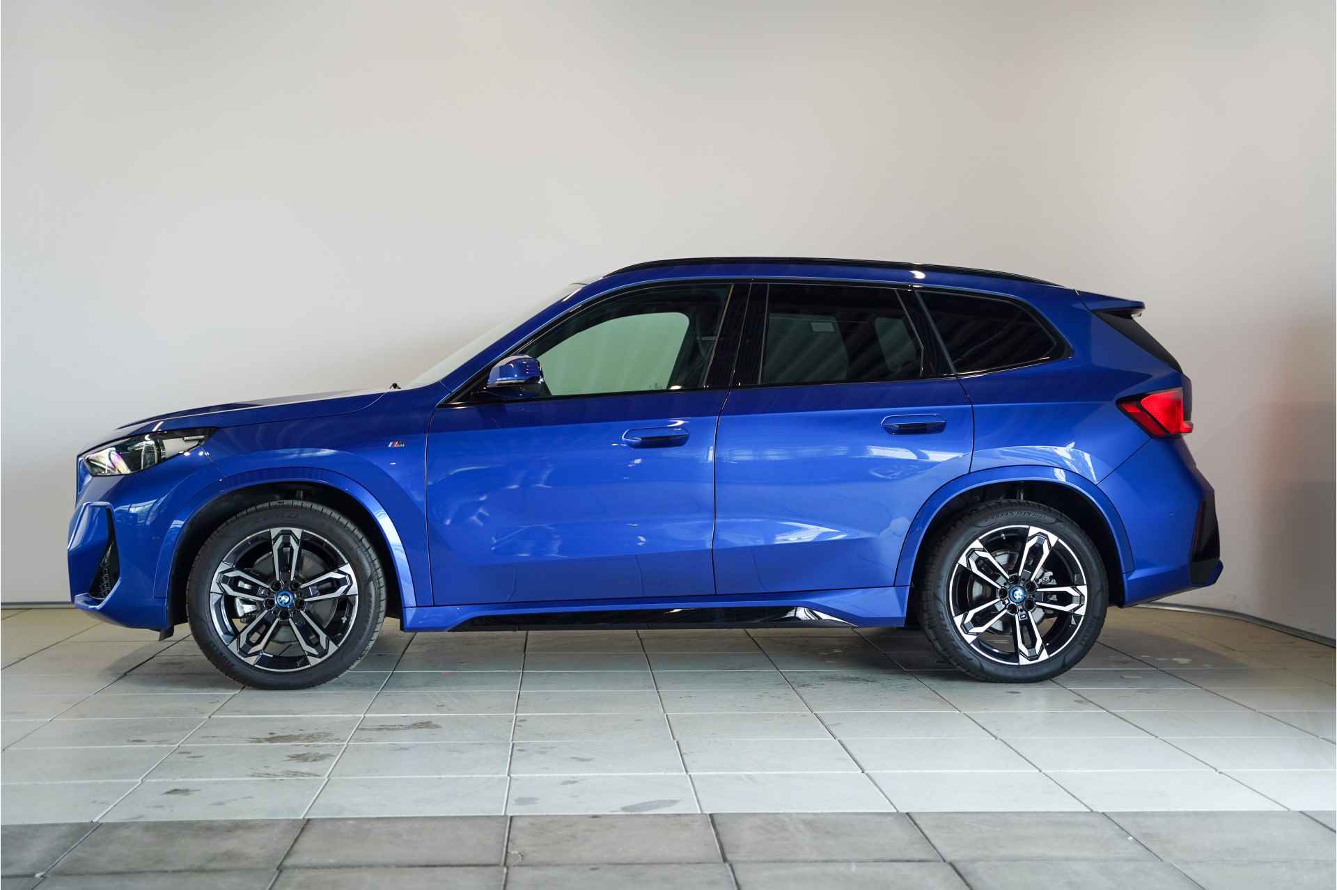 BMW iX1 xDrive30 M Sportpakket - 4/26