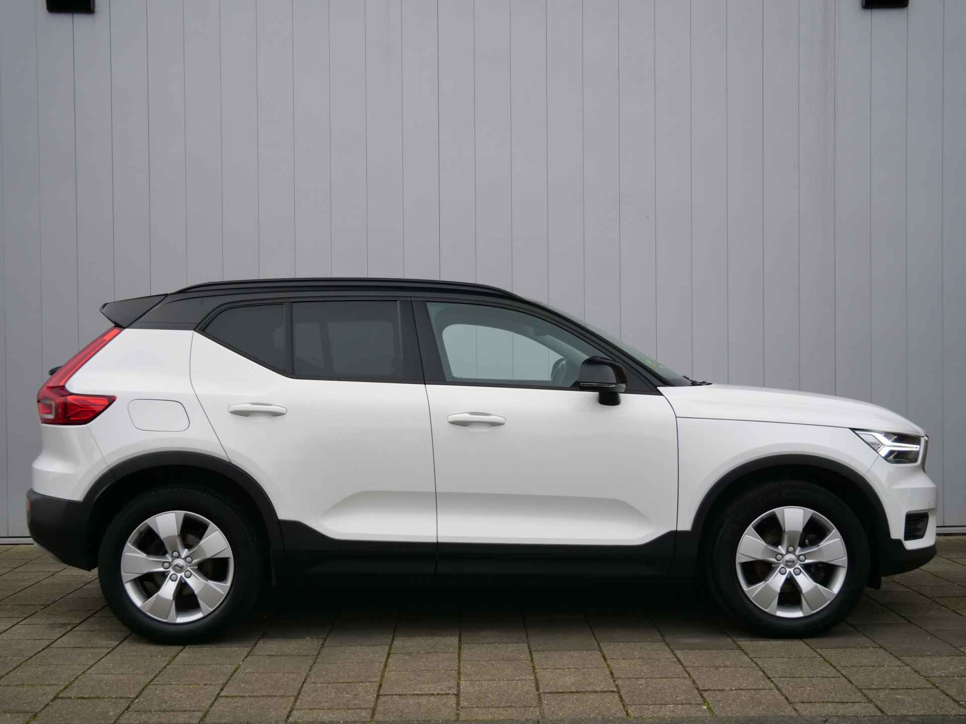 Volvo XC40 1.5 T3 Momentum 157 Pk Navigatie / Camera / Apple Carplay / DAB / - 9/36