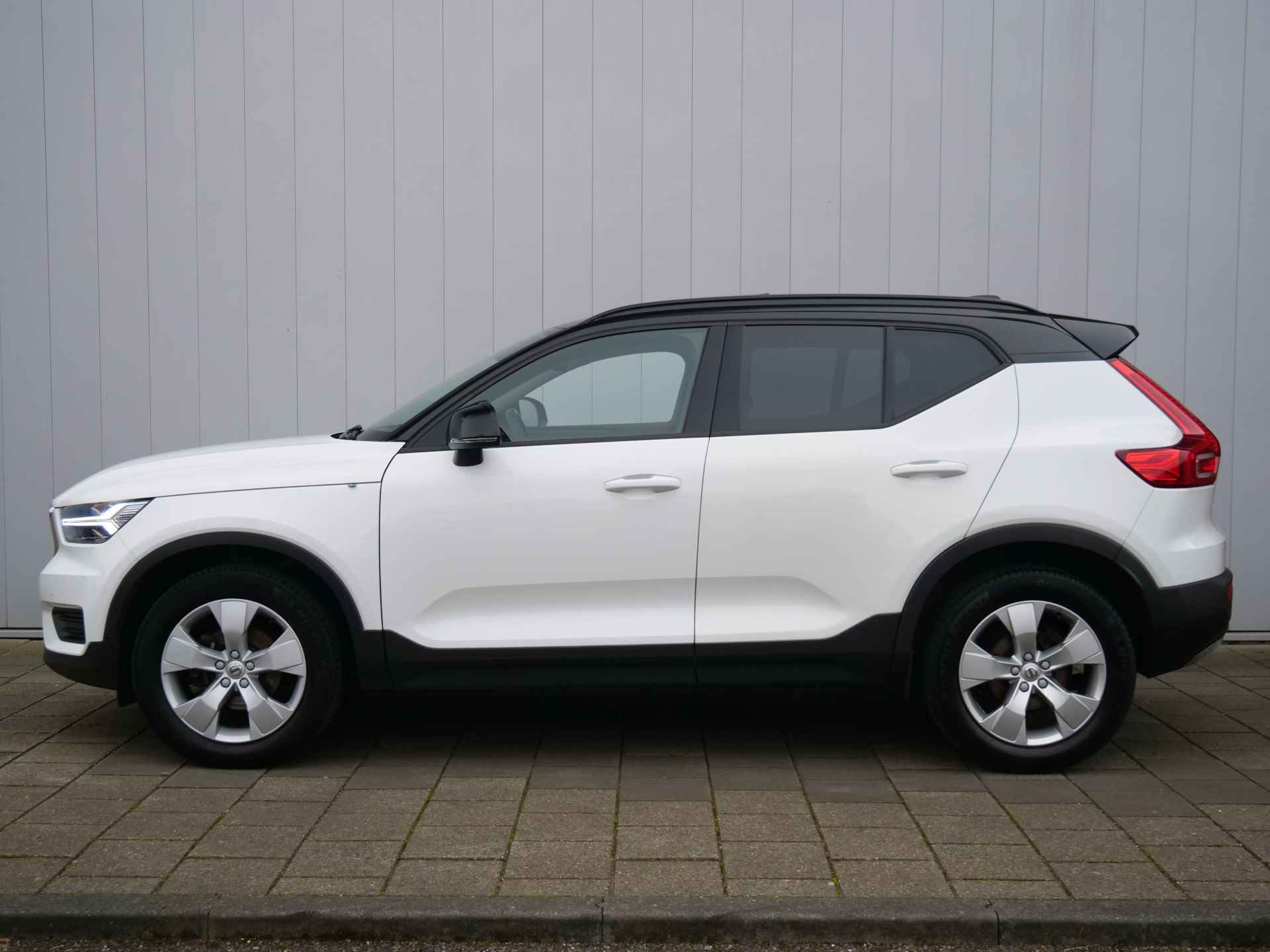 Volvo XC40 1.5 T3 Momentum 157 Pk Navigatie / Camera / Apple Carplay / DAB / - 26/36