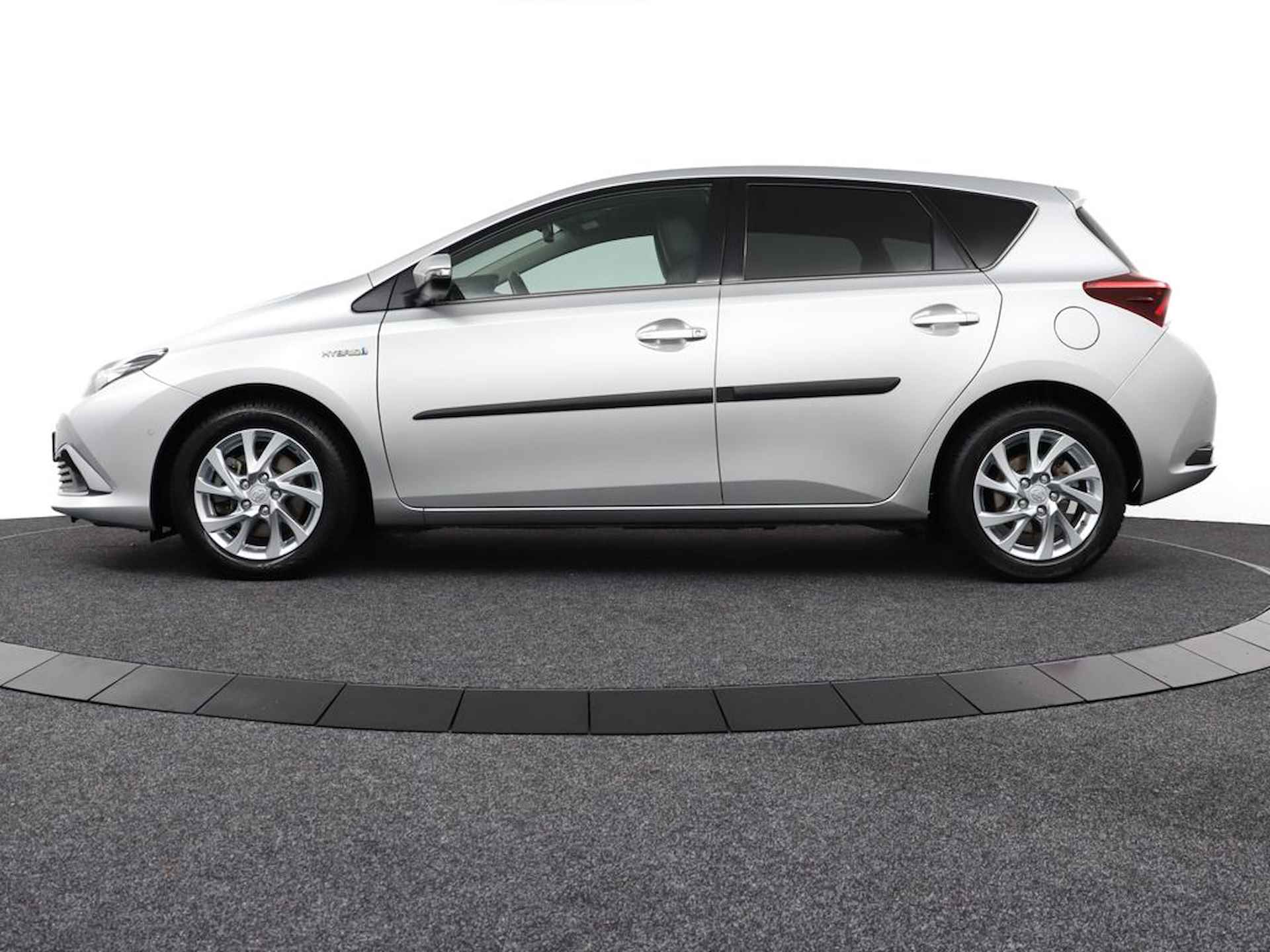 Toyota Auris 1.8 Hybrid Executive - Navigatie - Climate Control - Cruise Control - Achteruitrijcamera - Stoelverwarming - 12 maanden Bovag garantie - 4/54