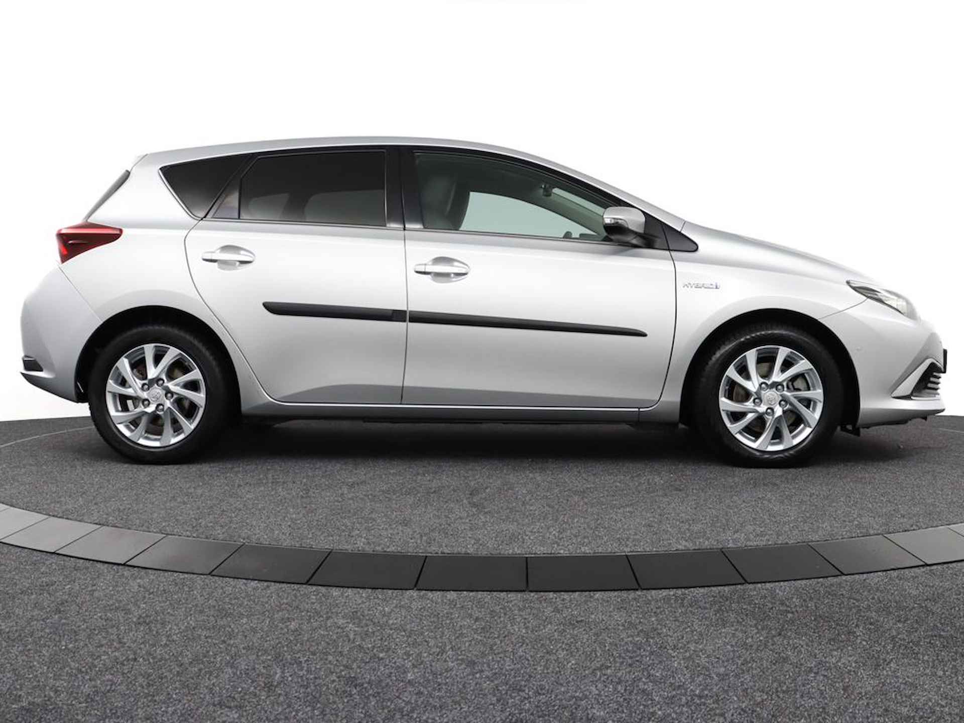 Toyota Auris 1.8 Hybrid Executive - Navigatie - Climate Control - Cruise Control - Achteruitrijcamera - Stoelverwarming - 12 maanden Bovag garantie - 10/54