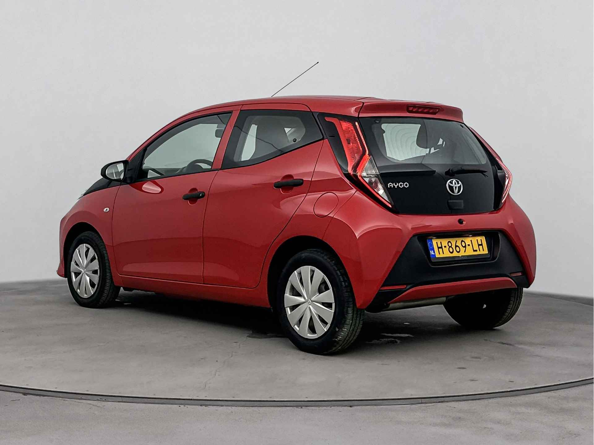 Toyota Aygo 1.0 VVT-i x-fun | Airco | Centrale deurvergrendeling met afstandsbediening | Bluetooth | - 3/39