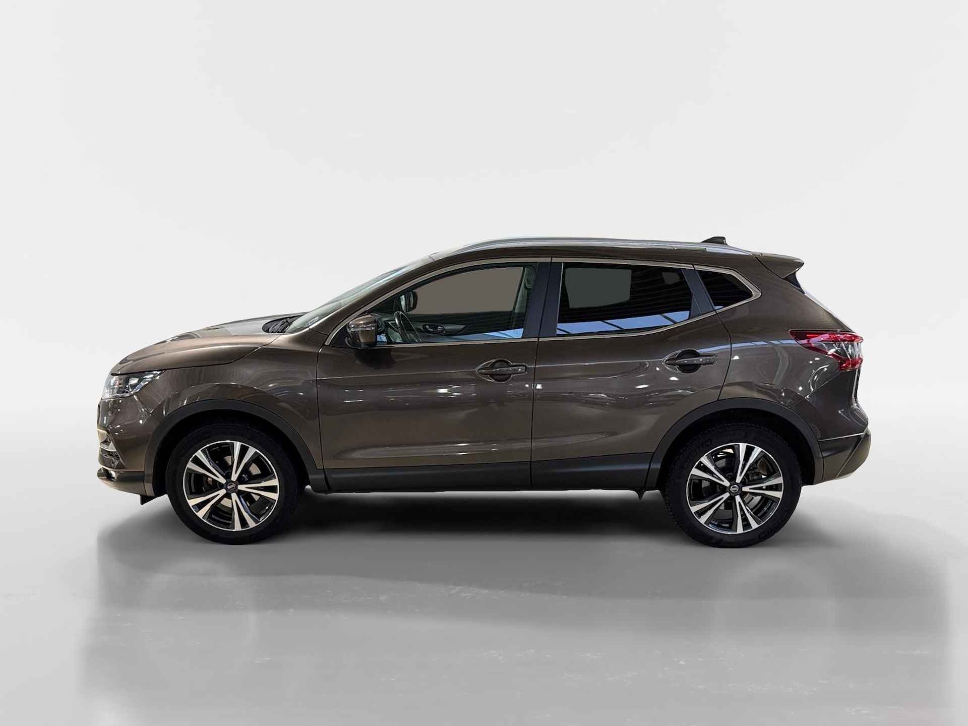 Nissan Qashqai 1.3 DIG-T N-Connecta automaat | Navigatie | Panoramadak |  12 maanden BOVAG garantie! - 2/19