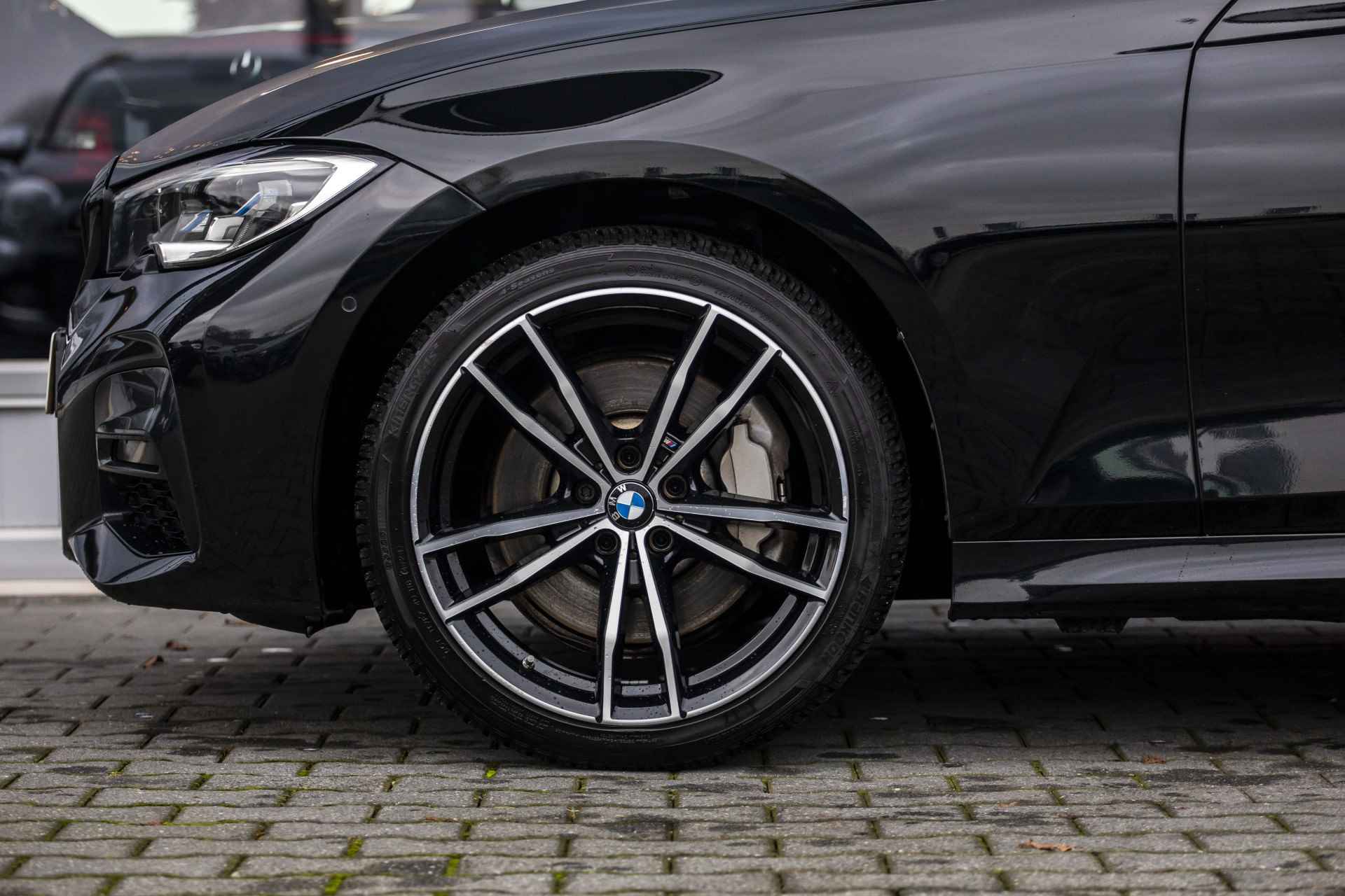 BMW 3-serie 330i High Executive | Camera | Head-up | 19" - 19/37