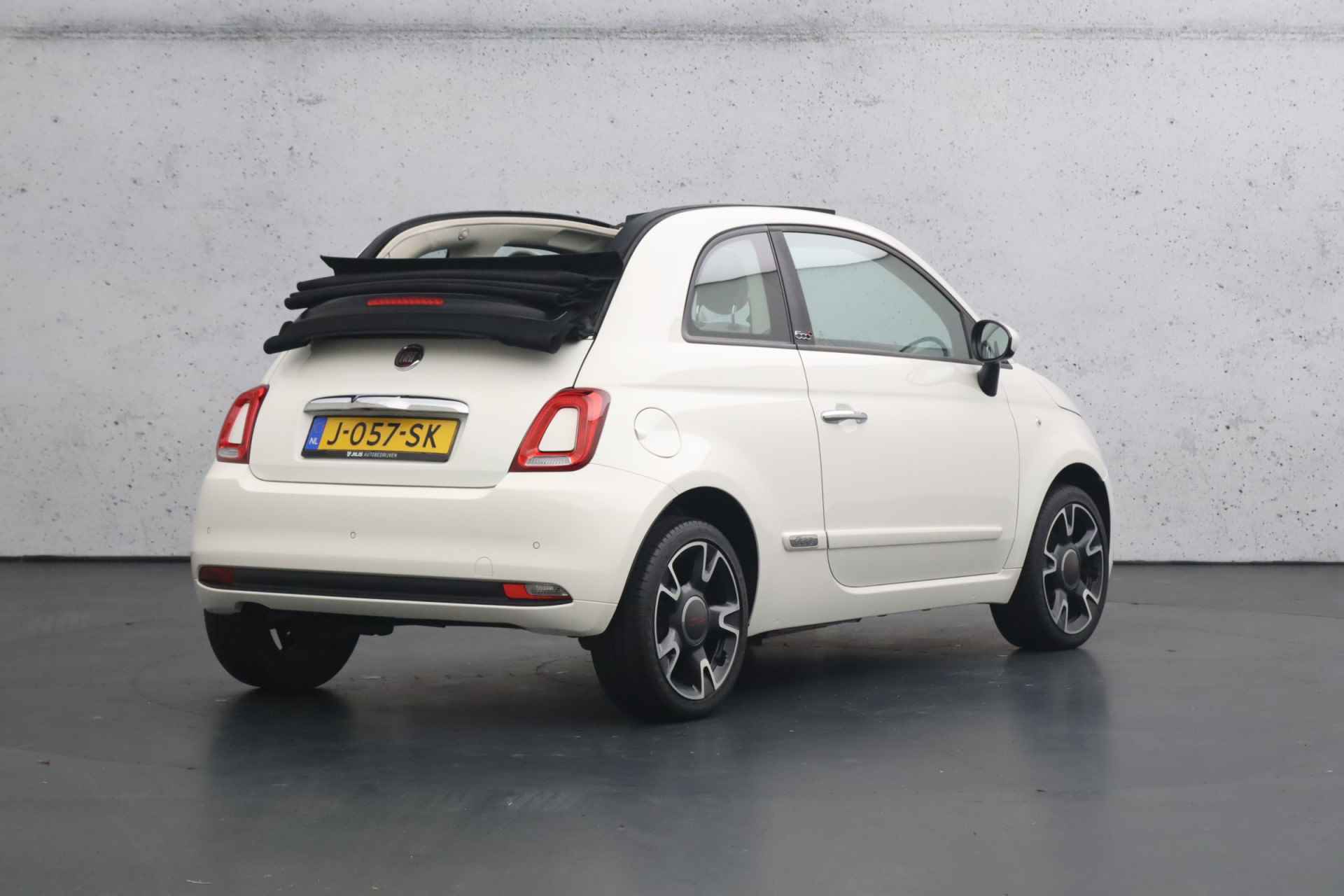 Fiat 500C 0.9 TwinAir Turbo Anniversario | Elektrische kap | Airconditioning | Parkeersensoren | LMV 16" - 20/26