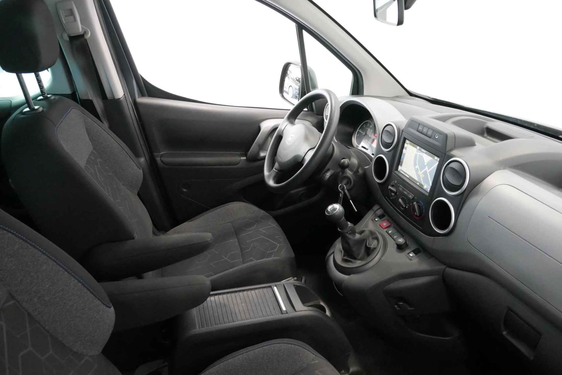 Peugeot Partner Tepee 1.2 PureTech Allure *Navigatie*Airco*Parkeersensoren*Trekhaak - 13/35