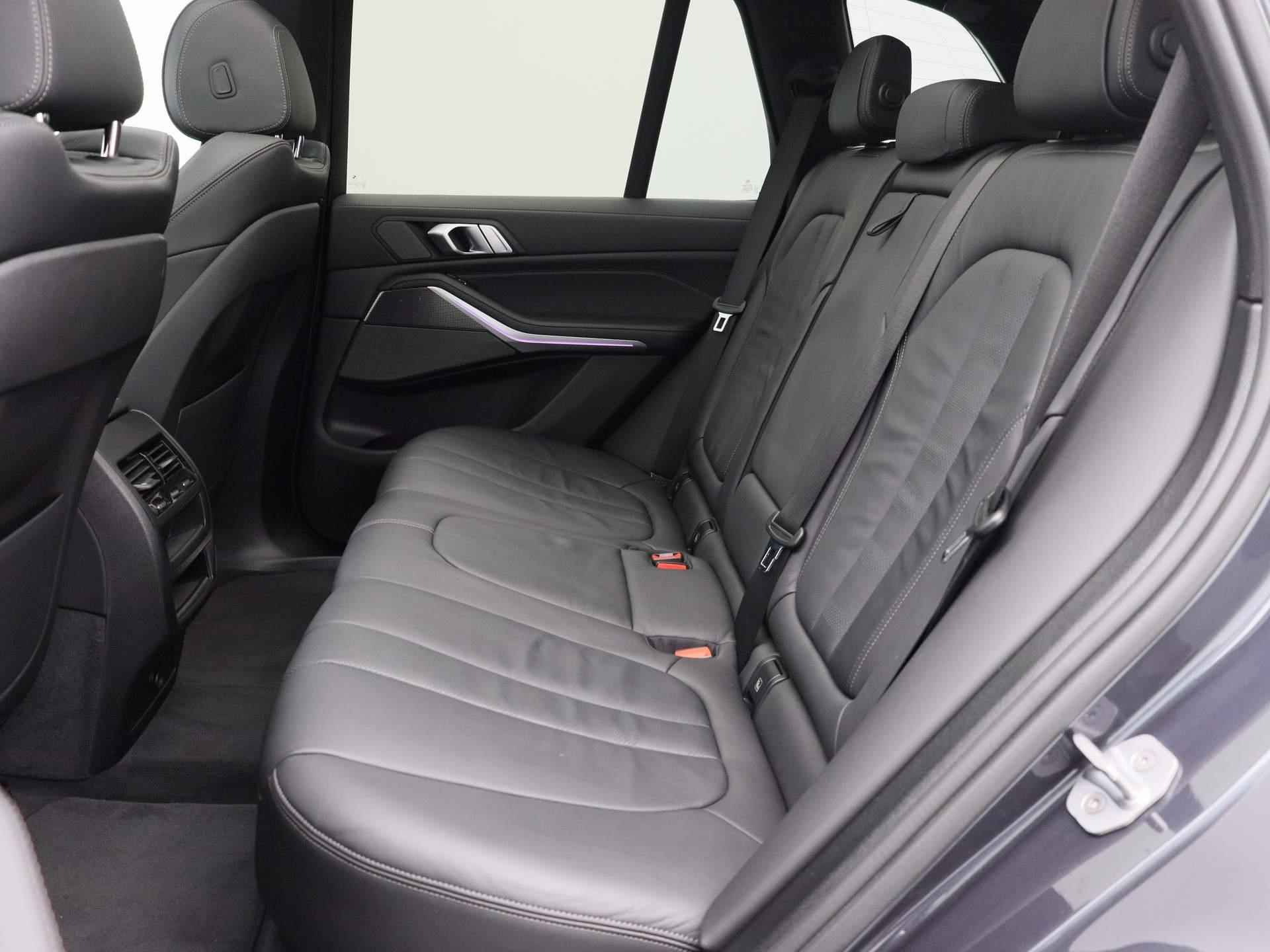 BMW X5 xDrive40i High Executive | M-Pakket | Head up Display | Harman&Kardon | Trekhaak | 360 camera | Laser LED Licht | - 13/60