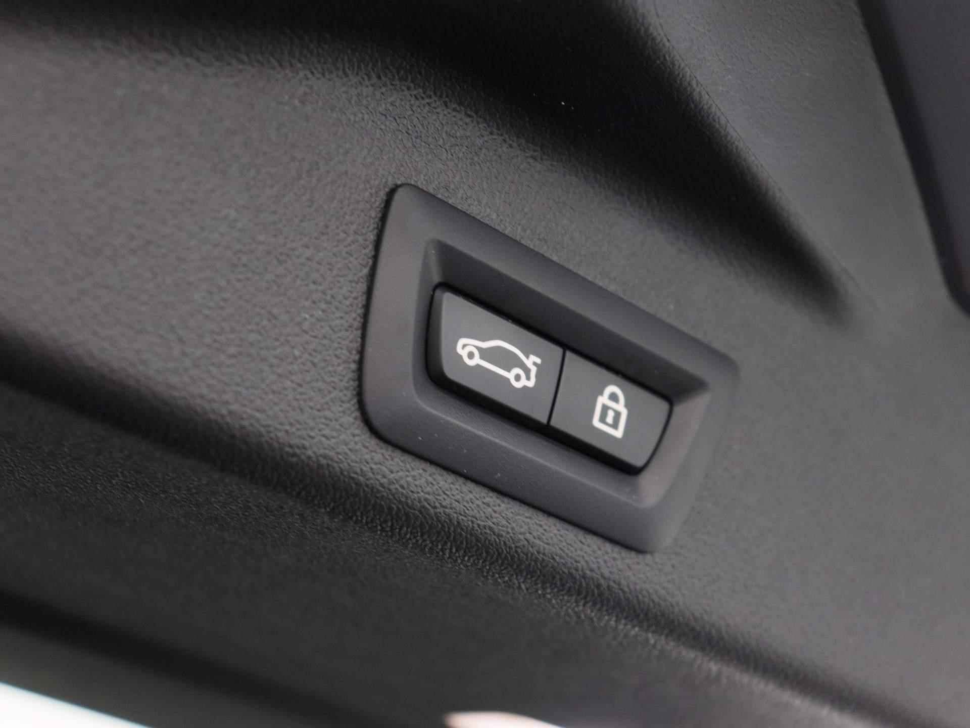 BMW X5 xDrive40i High Executive | M-Pakket | Head up Display | Harman&Kardon | Trekhaak | 360 camera | Laser LED Licht | - 15/60