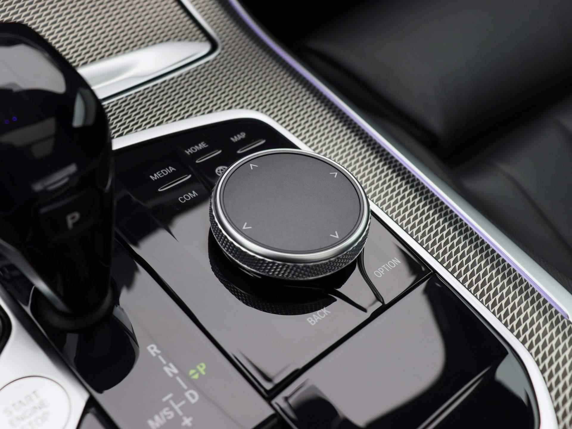 BMW X5 xDrive40i High Executive | M-Pakket | Head up Display | Harman&Kardon | Trekhaak | 360 camera | Laser LED Licht | - 25/60