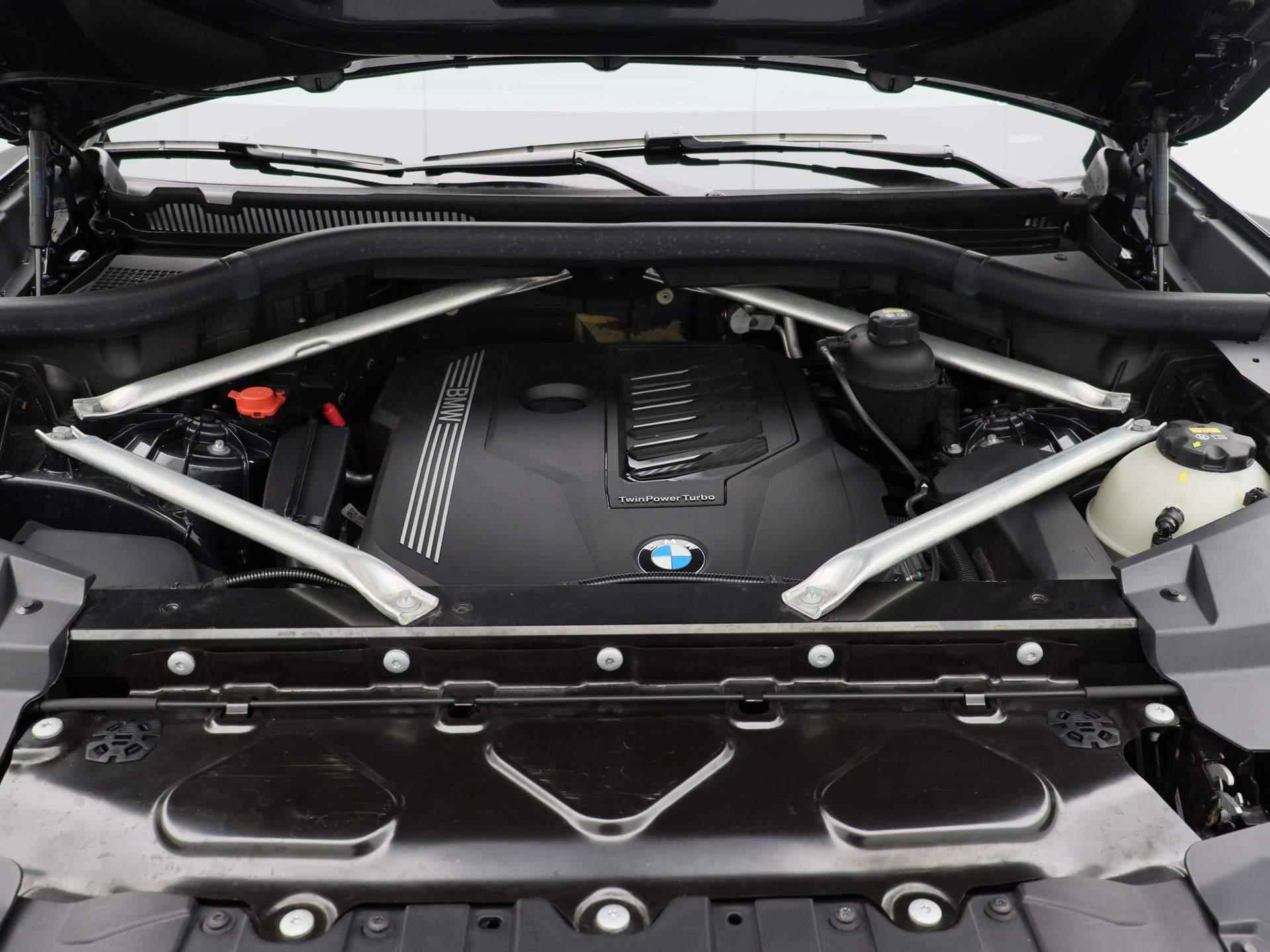 BMW X5 xDrive40i High Executive | M-Pakket | Head up Display | Harman&Kardon | Trekhaak | 360 camera | Laser LED Licht | - 52/60