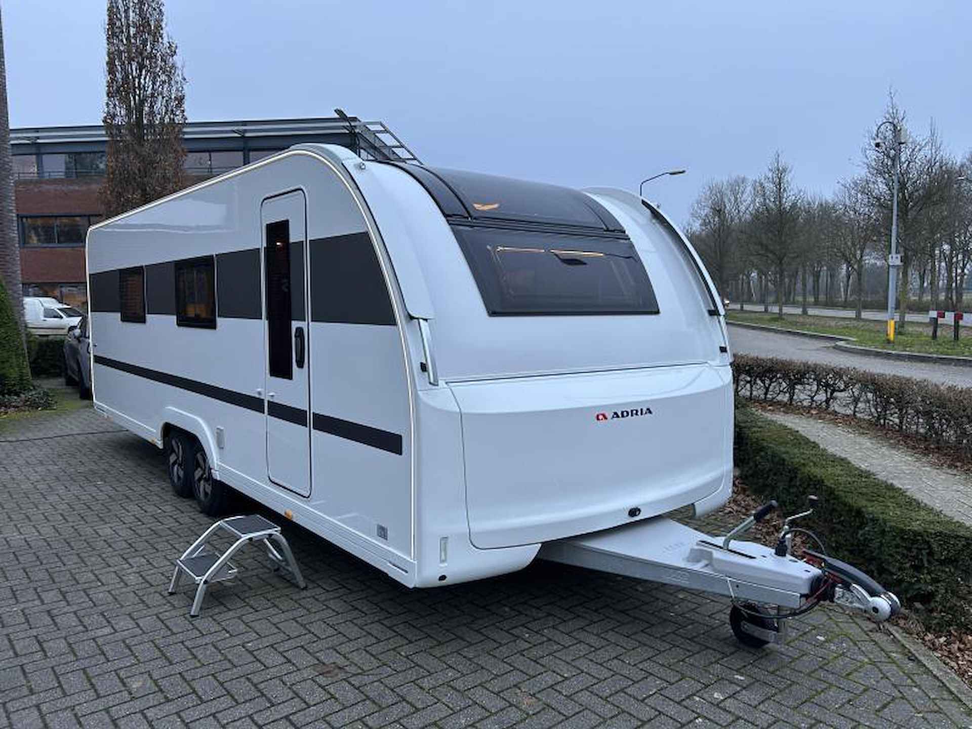 Adria Alpina 633 HT LUXE CARAVAN! - 3/24