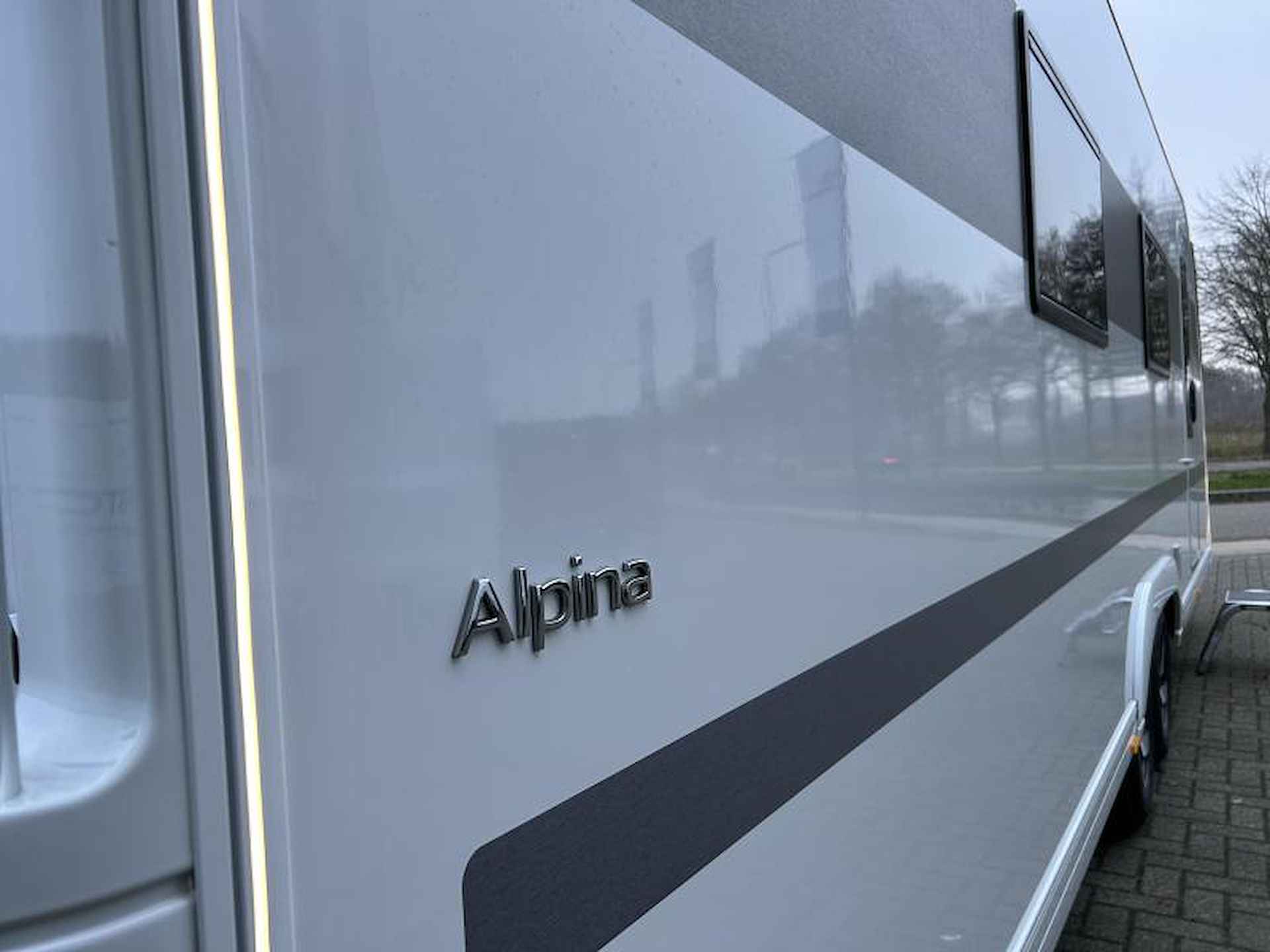 Adria Alpina 633 HT LUXE CARAVAN! - 9/24