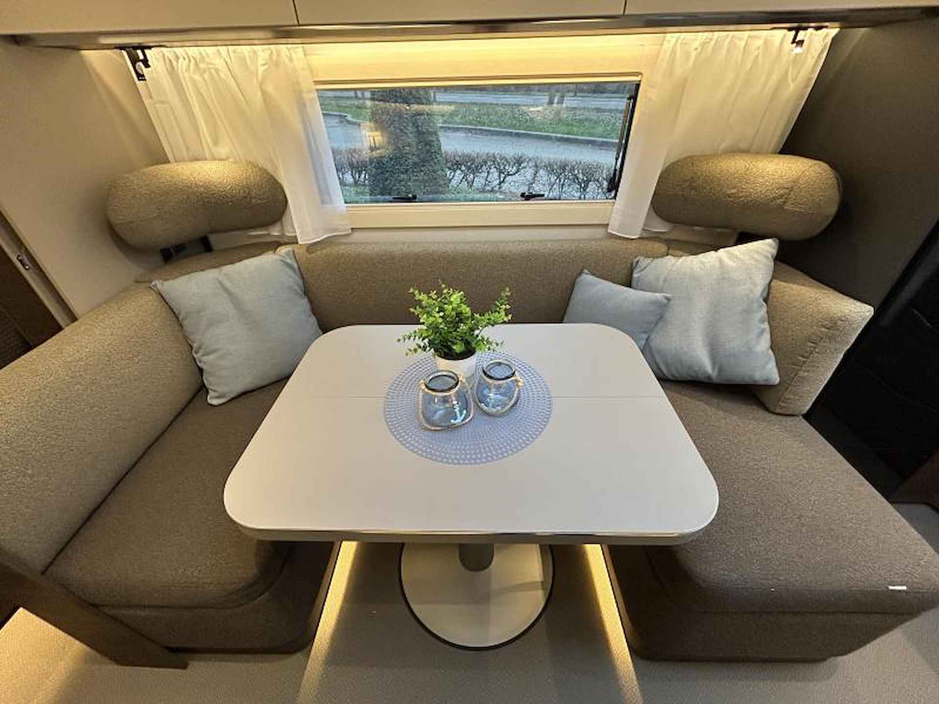 Adria Alpina 633 HT LUXE CARAVAN! - 16/24