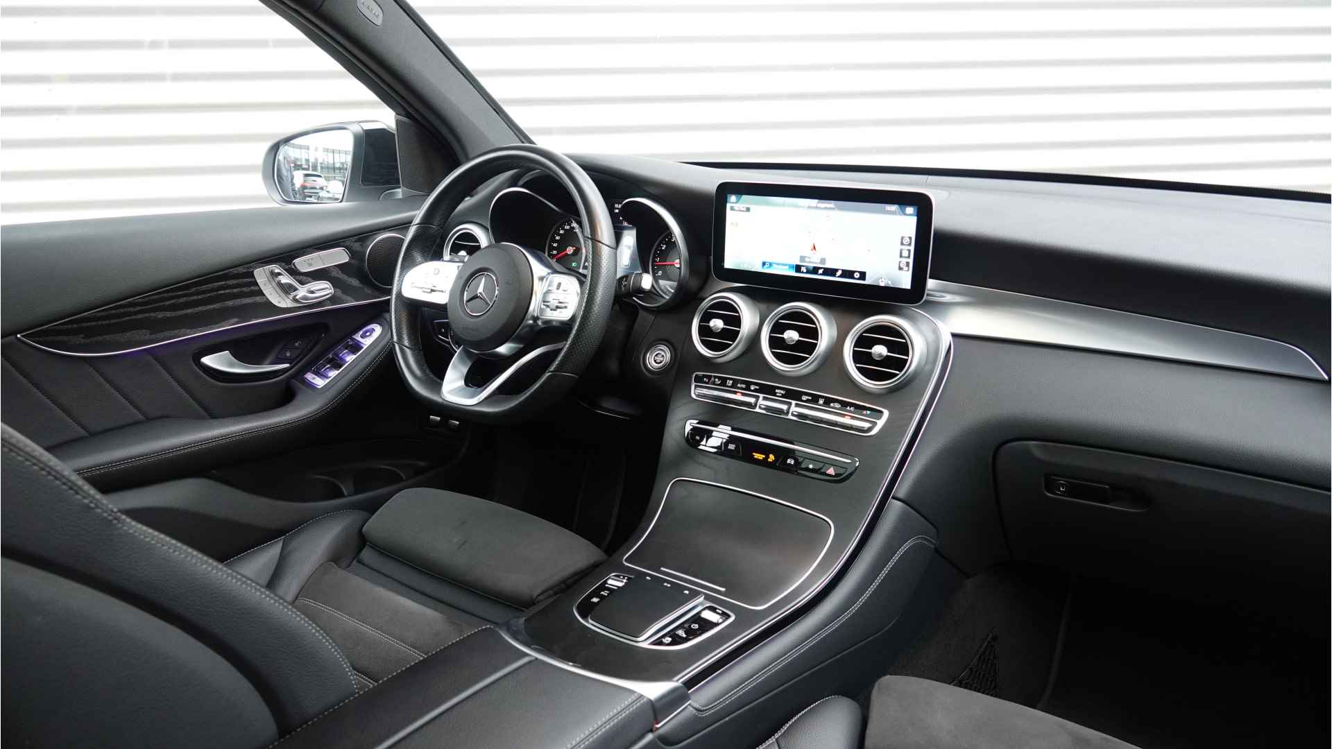 Mercedes-Benz GLC 300e 4MATIC Premium Plus | AMG | Panoramadak | Trekhaak | Night Pakket | - 7/51