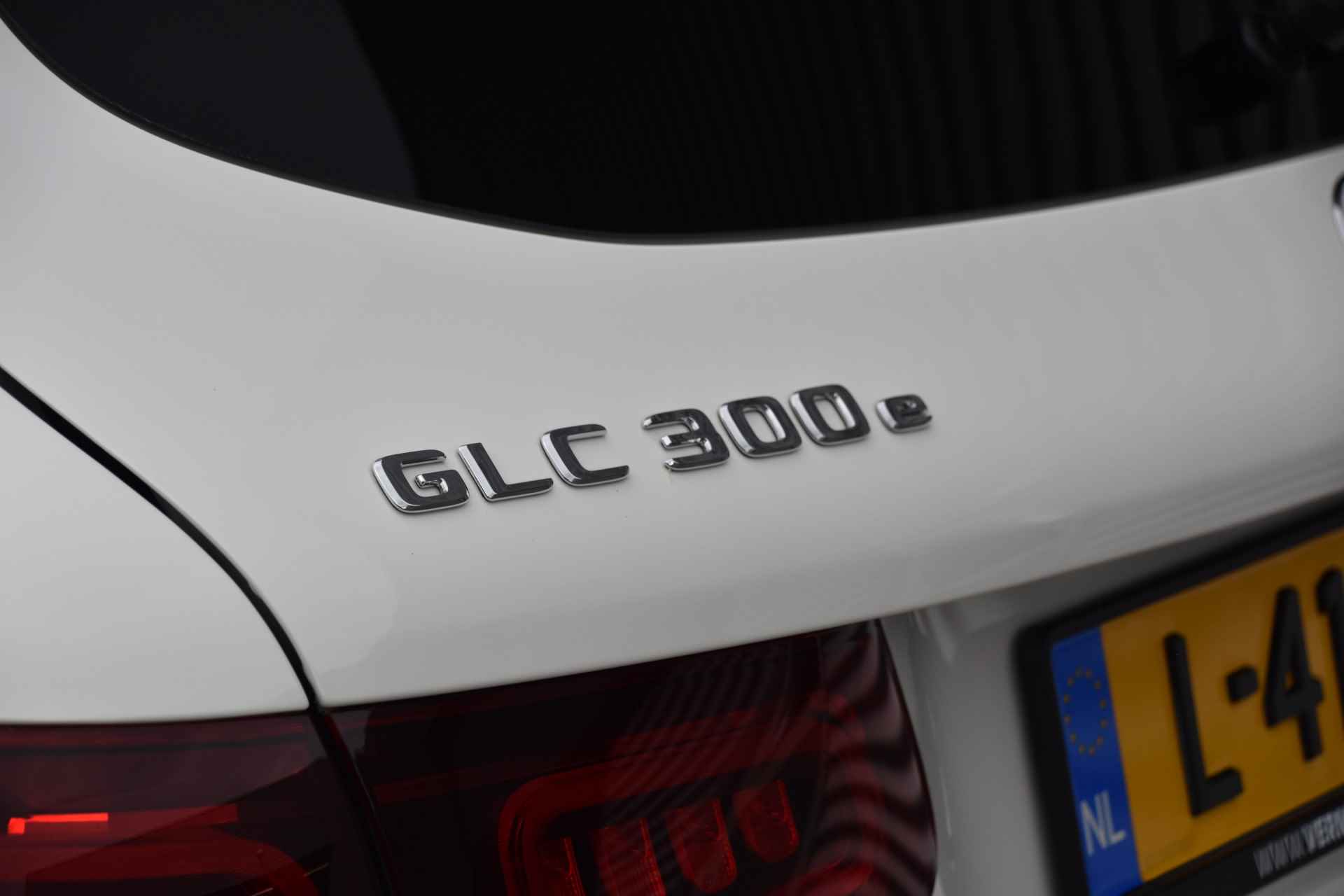 Mercedes-Benz GLC 300e 4MATIC Premium Plus | AMG | Panoramadak | Trekhaak | Night Pakket | - 23/51