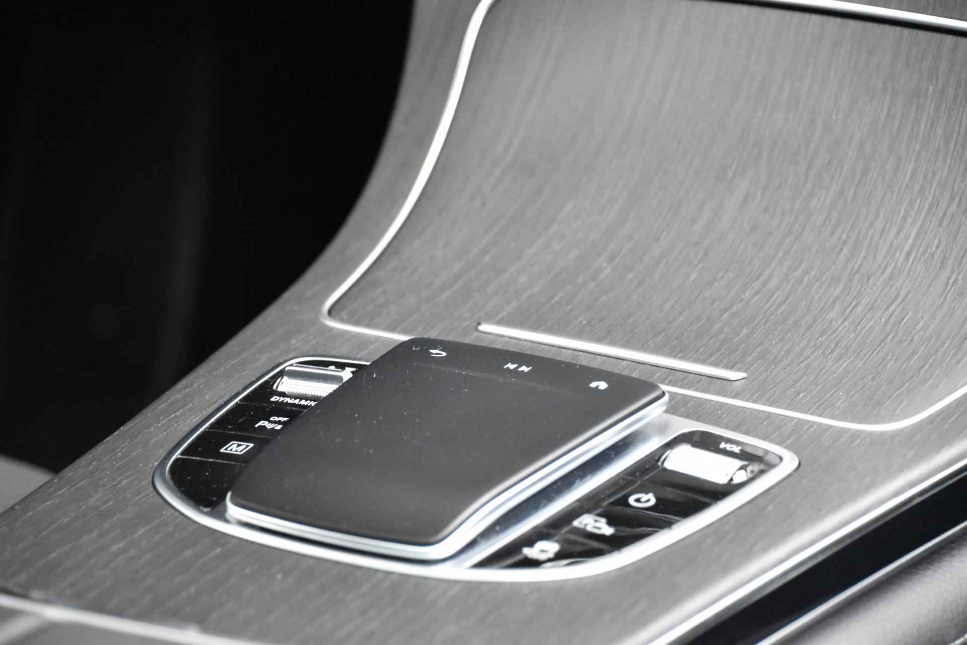 Mercedes-Benz GLC 300e 4MATIC Premium Plus | AMG | Panoramadak | Trekhaak | Night Pakket | - 33/51