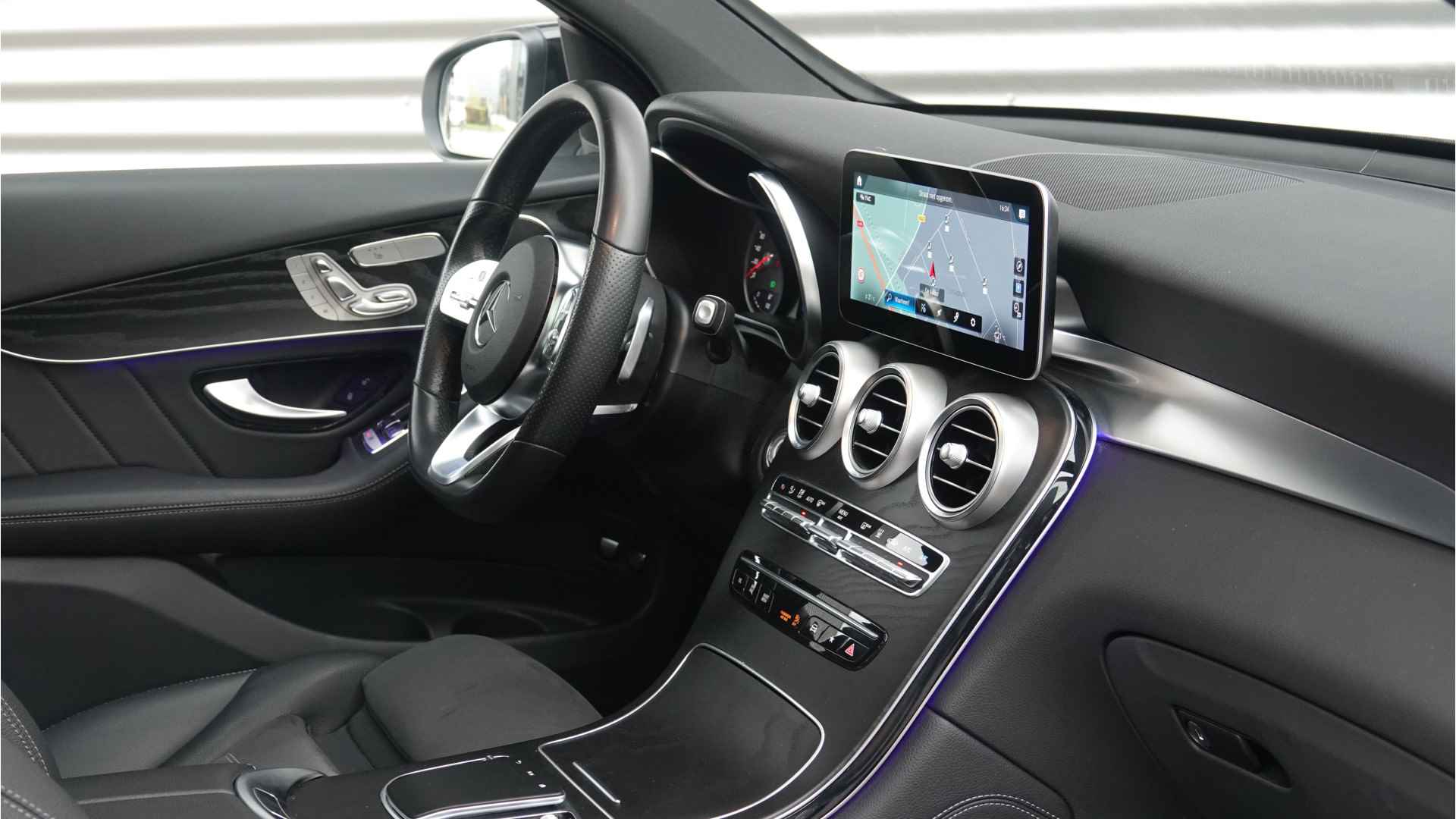 Mercedes-Benz GLC 300e 4MATIC Premium Plus | AMG | Panoramadak | Trekhaak | Night Pakket | - 51/51