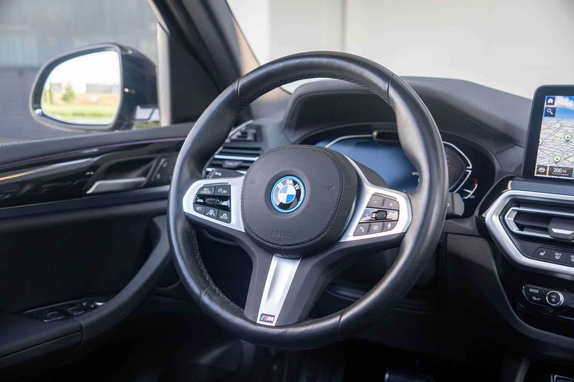 BMW IX3 Executive 80 kwh Driving Assitent Professional | Hi-Fi | 19 inch | Extra getint glas - 40/42