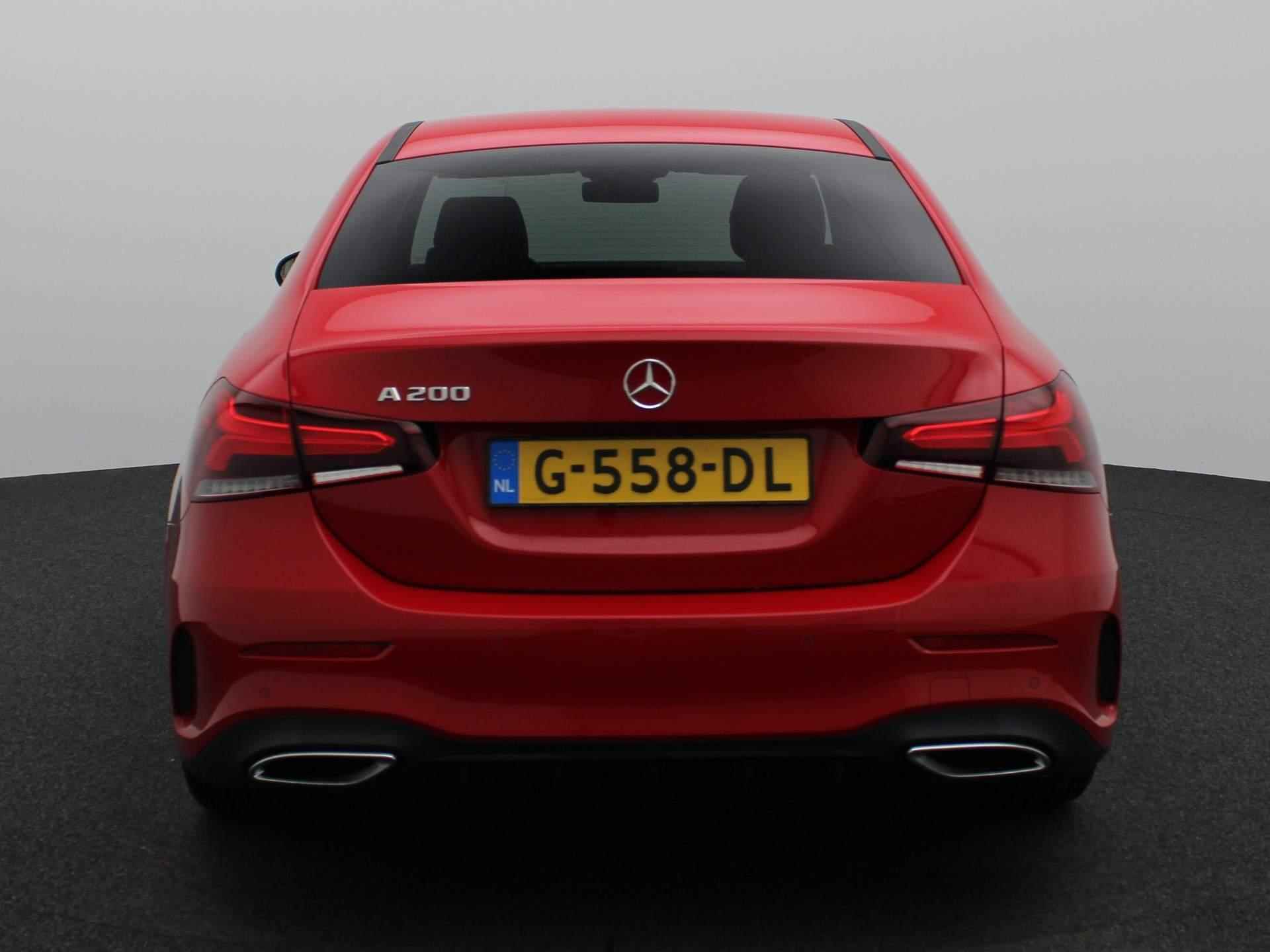 Mercedes-Benz A-klasse 200 Business Solution AMG | Automaat | Half leder | Navigatie | Climate control | Parkeer sensoren | LMV | LED | Camera | Stoel verwarming | DAB - 6/40