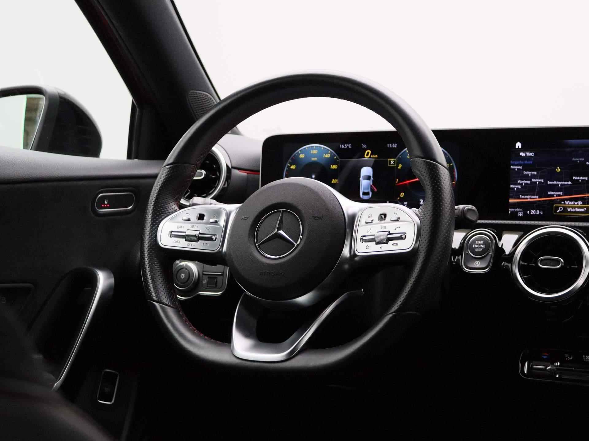 Mercedes-Benz A-klasse 200 Business Solution AMG | Automaat | Half leder | Navigatie | Climate control | Parkeer sensoren | LMV | LED | Camera | Stoel verwarming | DAB - 37/40