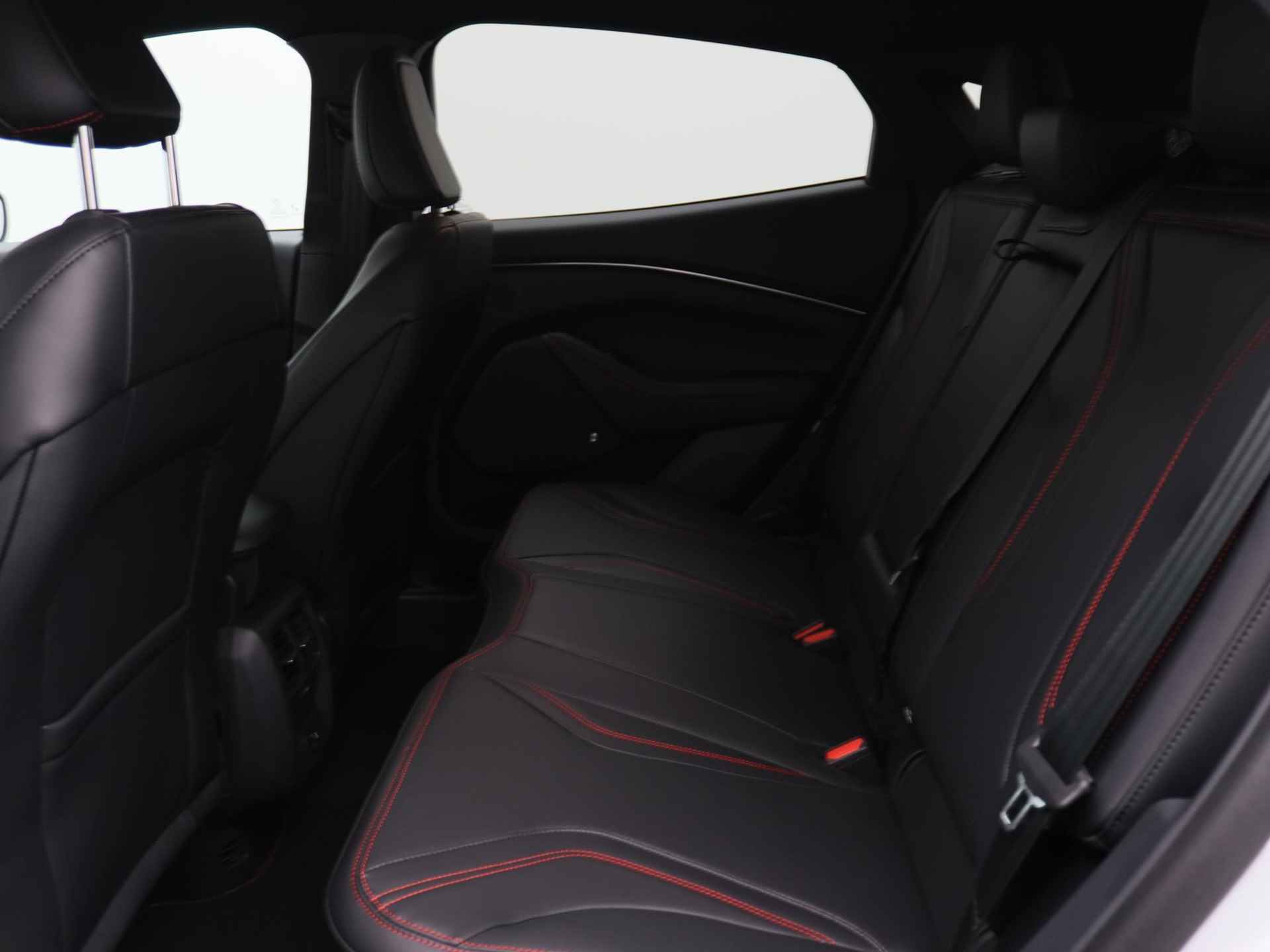 Ford Mustang Mach-E 75kWh AWD Premium  | Leder | 360 camera | Winter pakket | Adaptieve cruise | 19'' lichtmetalen velgen | - 13/26