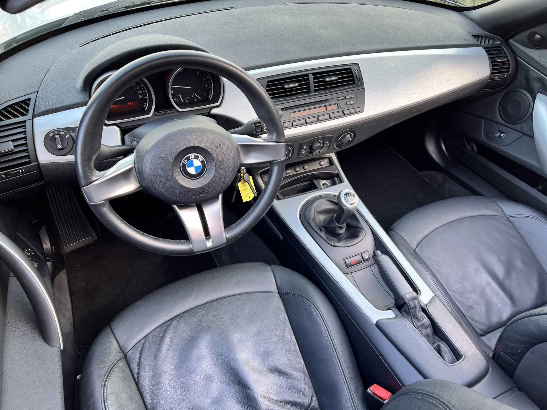 BMW Z4 Roadster 2.0i Introduction /60.000KM/CONCOURSSTAAT/Stoelverw./Leder/Airco/Apple Carplay/Premium Sound/Incl. op maat gemaakte hoes/16"LMV/(MET GARANTIE*) - 16/32