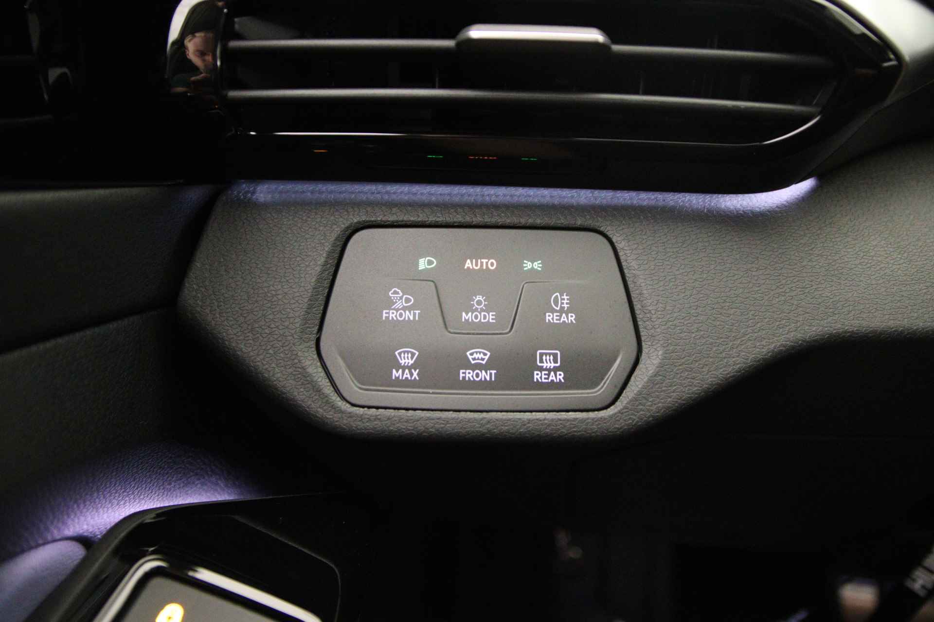 Volkswagen ID.4 Pro Advantage 204pk Automaat Achteruitrijcamera, Warmtepomp, Adaptive cruise control, LED matrix verlichting, Navigatie, Stoelverwarming, Parkeersensoren, Stuurwiel verwarmd - 16/35