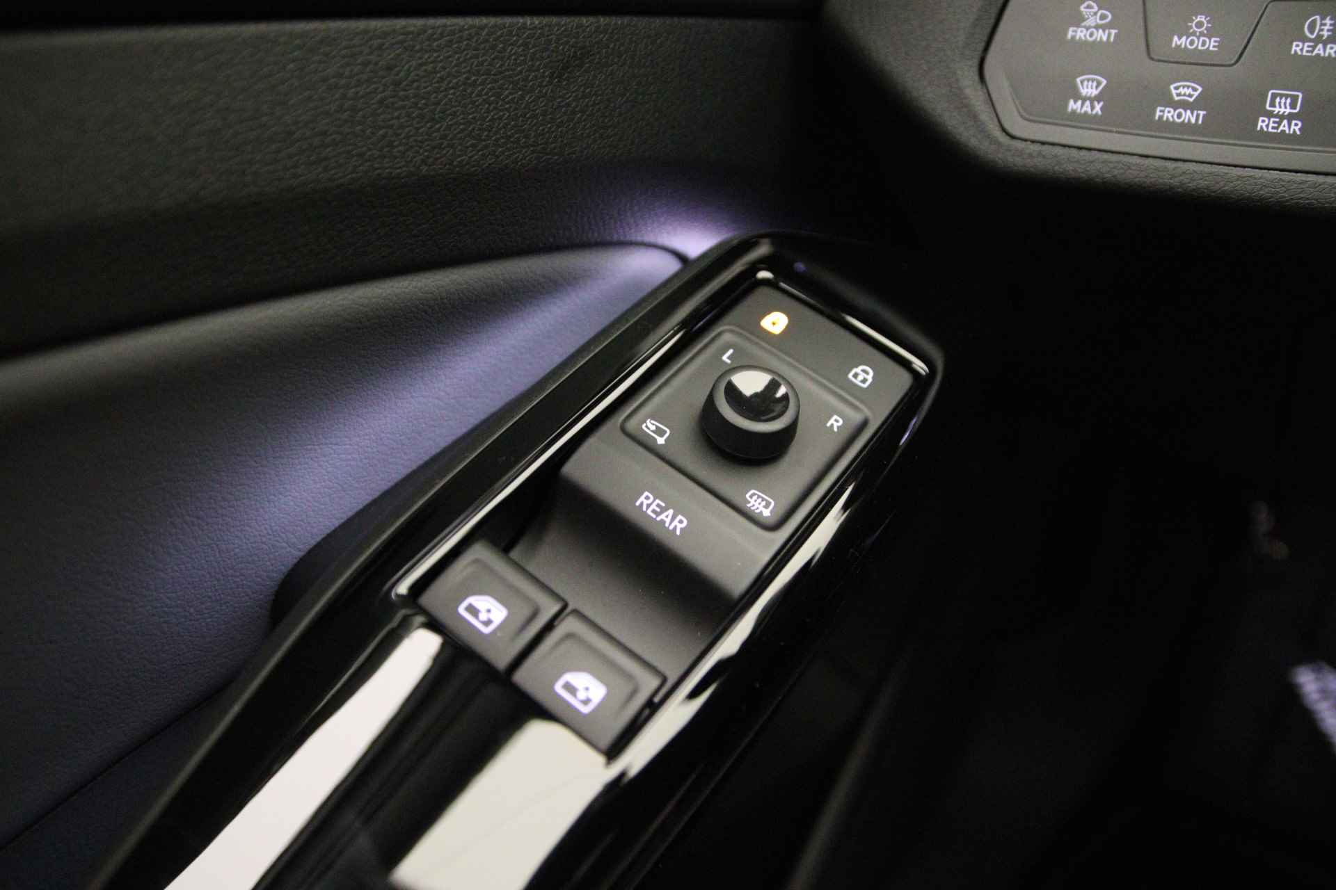 Volkswagen ID.4 Pro Advantage 204pk Automaat Achteruitrijcamera, Warmtepomp, Adaptive cruise control, LED matrix verlichting, Navigatie, Stoelverwarming, Parkeersensoren, Stuurwiel verwarmd - 17/35