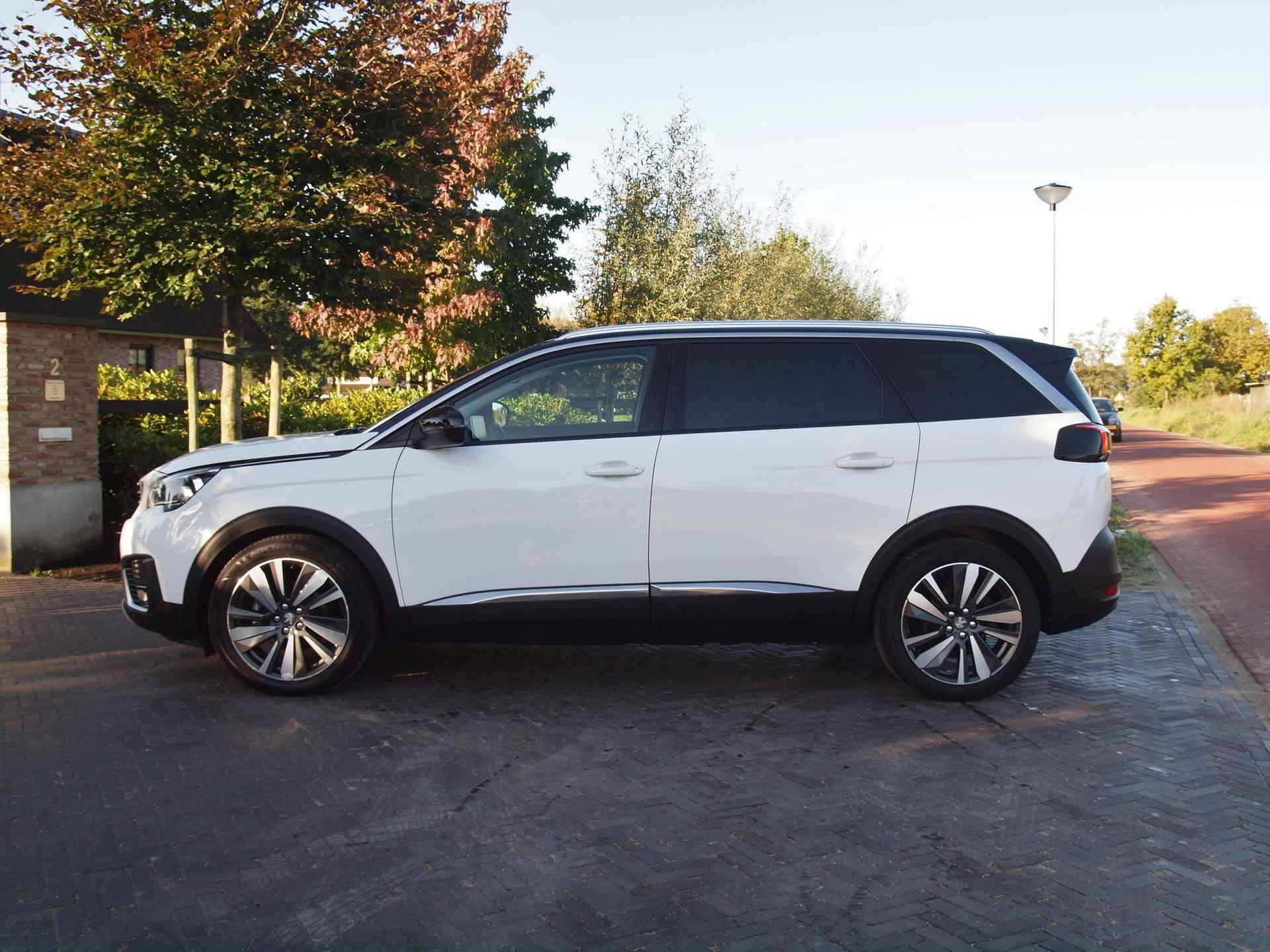 Peugeot 5008 1.6 PureTech Blue Lease Premium | Panoramadak | Trekhaak | Apple Carplay | Navi | - 7/37