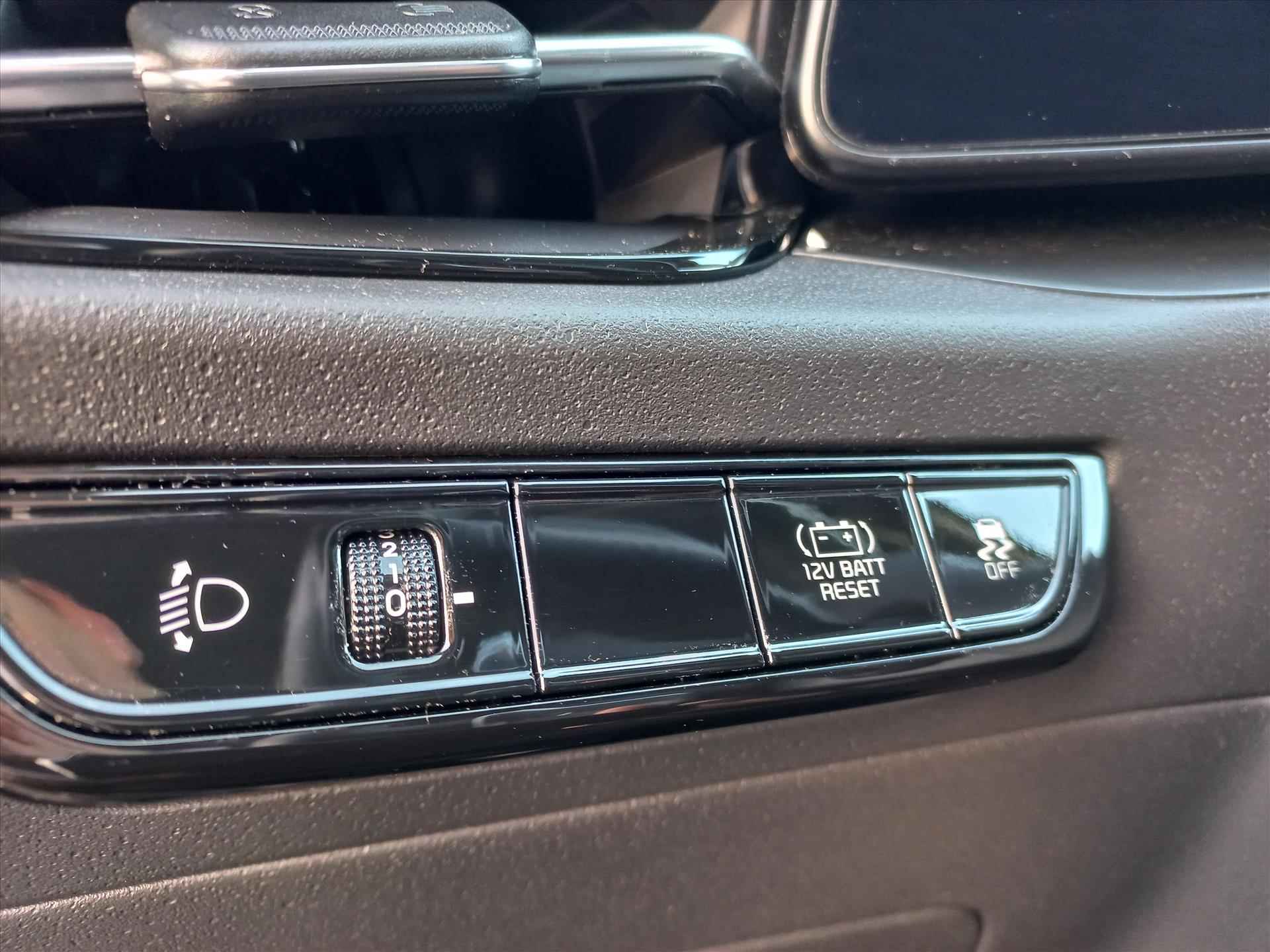 Kia Niro 1.6 141pk Hybride DynamicLine Automaat | Climate control | Navigatie | Lm velgen | Camera | Parkeersensoren - 32/49