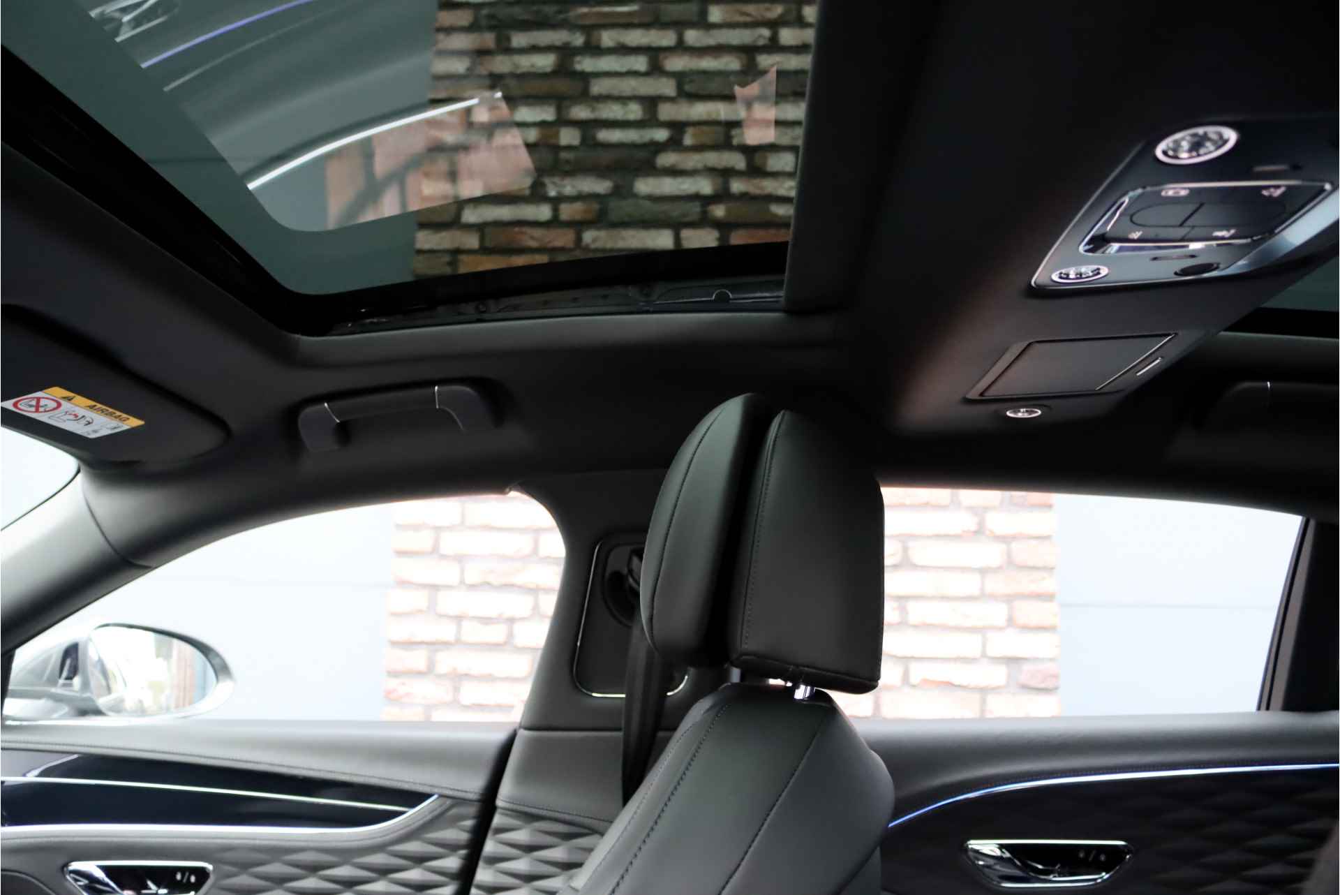 Bentley Flying Spur 6.0 W12 S First Edition Aut8, Luchtvering, Achterasbesturing, Rotating Display, Carbon, Koelbox, Schuif-/kanteldak, Stoelverwarming-/ventilatie V+A, Massage, Memory, Surround Camera, Adaptive Cruise Control, Bang&Olufsen, - 5/58
