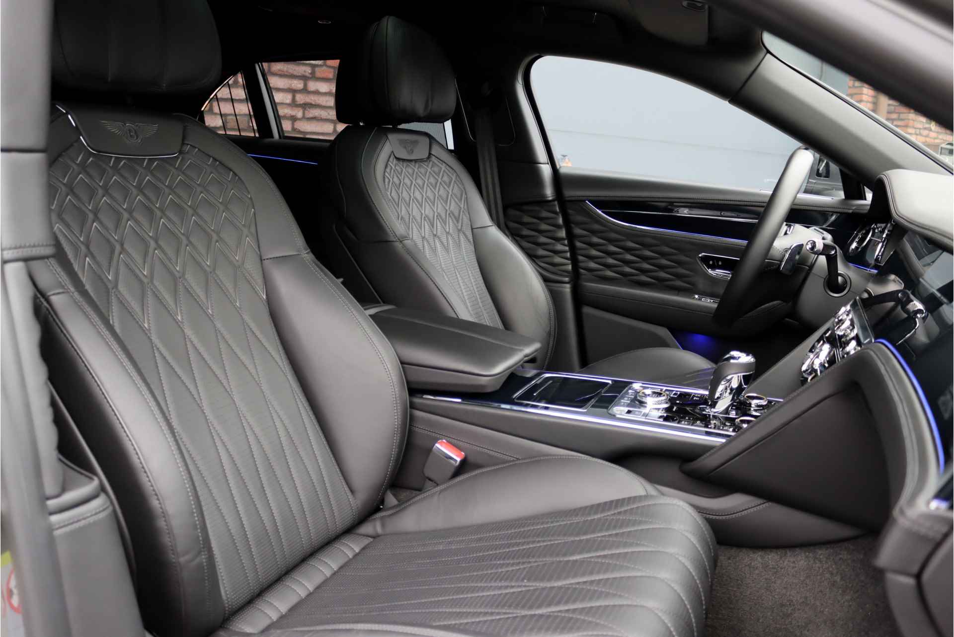 Bentley Flying Spur 6.0 W12 S First Edition Aut8, Luchtvering, Achterasbesturing, Rotating Display, Carbon, Koelbox, Schuif-/kanteldak, Stoelverwarming-/ventilatie V+A, Massage, Memory, Surround Camera, Adaptive Cruise Control, Bang&Olufsen, - 7/58