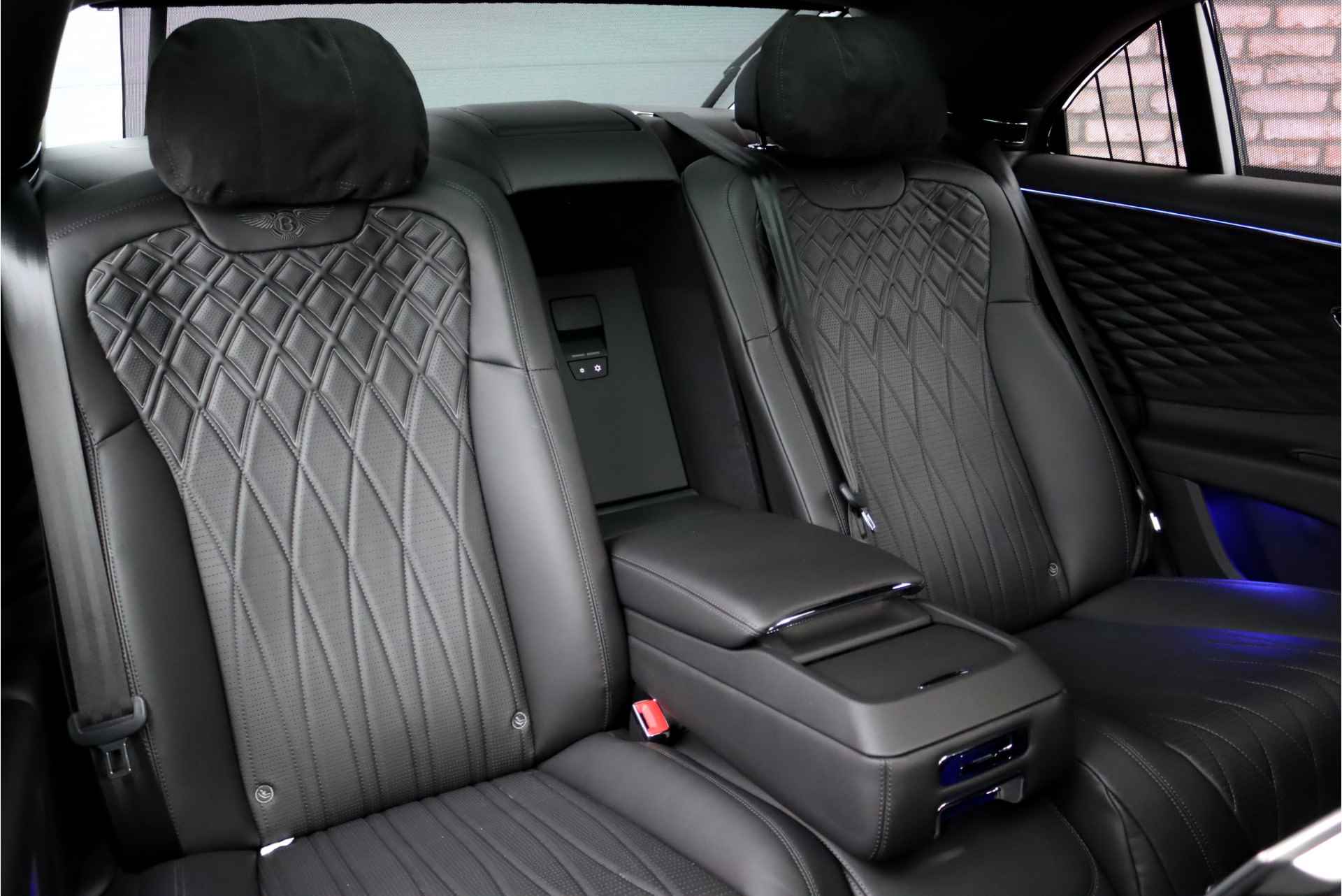 Bentley Flying Spur 6.0 W12 S First Edition Aut8, Luchtvering, Achterasbesturing, Rotating Display, Carbon, Koelbox, Schuif-/kanteldak, Stoelverwarming-/ventilatie V+A, Massage, Memory, Surround Camera, Adaptive Cruise Control, Bang&Olufsen, - 9/58