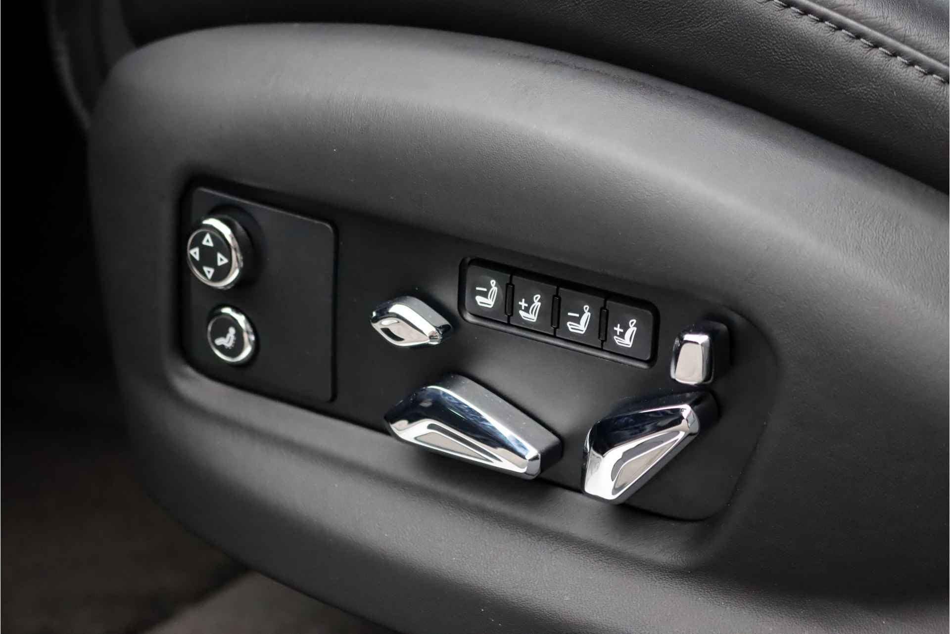 Bentley Flying Spur 6.0 W12 S First Edition Aut8, Luchtvering, Achterasbesturing, Rotating Display, Carbon, Koelbox, Schuif-/kanteldak, Stoelverwarming-/ventilatie V+A, Massage, Memory, Surround Camera, Adaptive Cruise Control, Bang&Olufsen, - 13/58