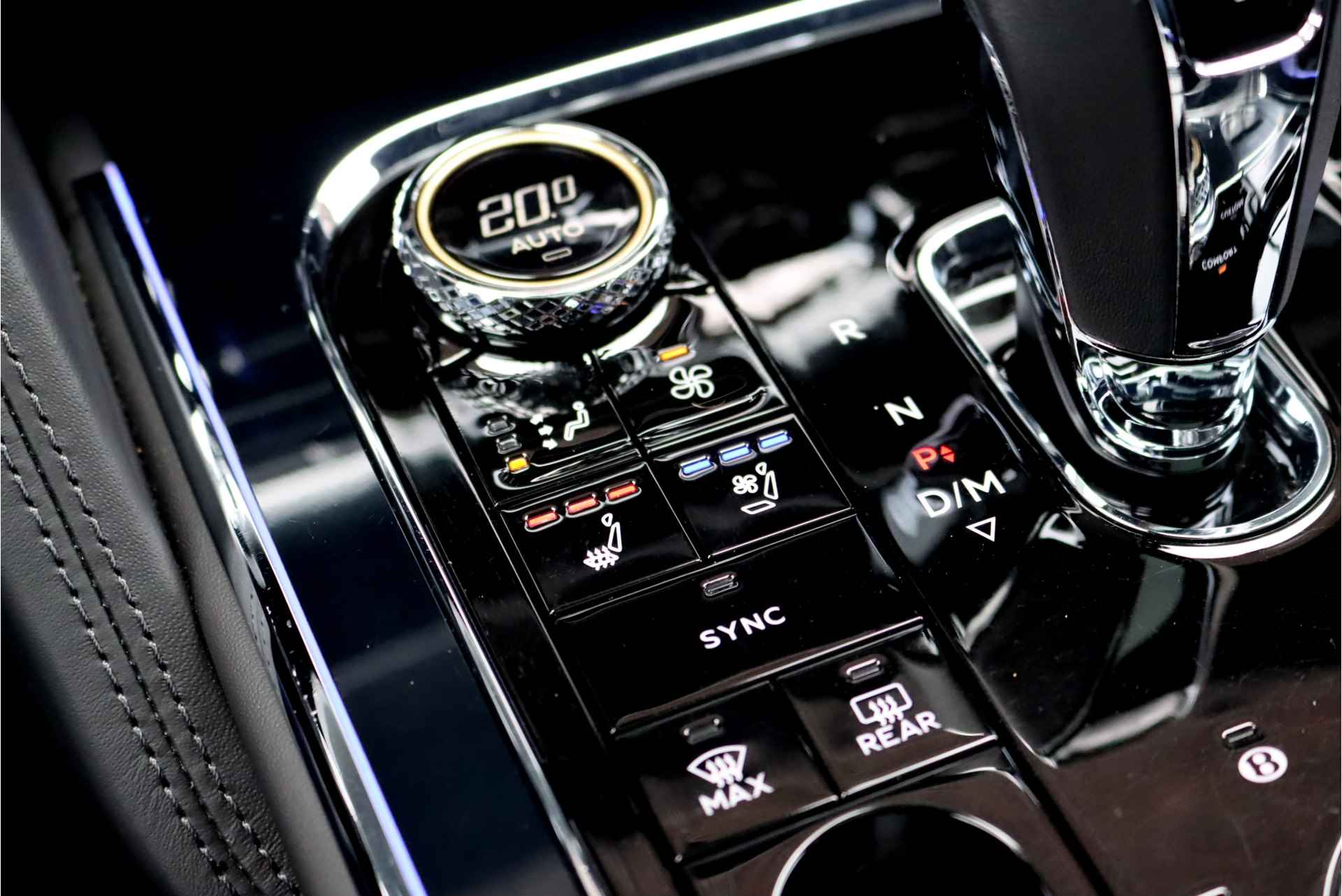 Bentley Flying Spur 6.0 W12 S First Edition Aut8, Luchtvering, Achterasbesturing, Rotating Display, Carbon, Koelbox, Schuif-/kanteldak, Stoelverwarming-/ventilatie V+A, Massage, Memory, Surround Camera, Adaptive Cruise Control, Bang&Olufsen, - 17/58
