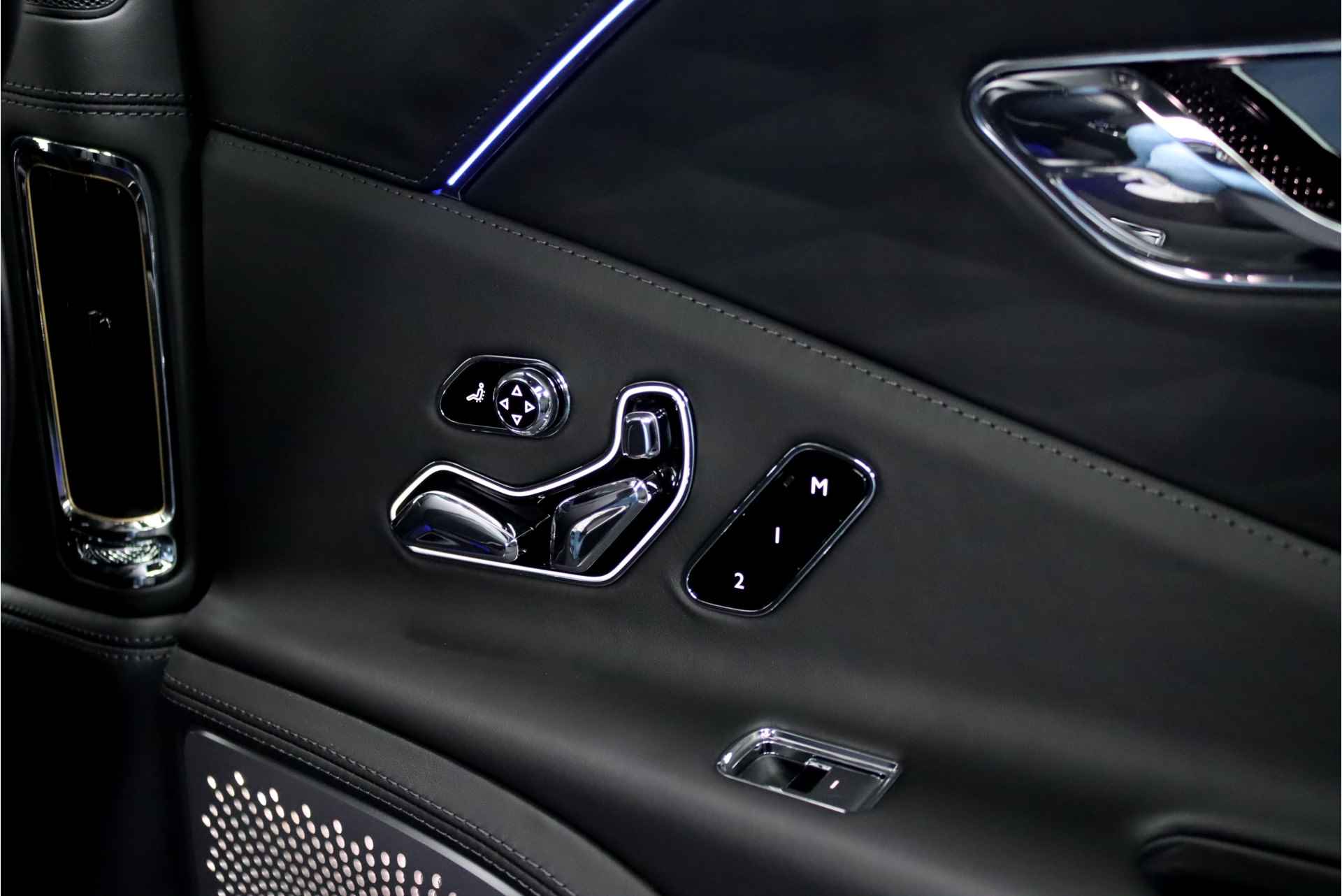 Bentley Flying Spur 6.0 W12 S First Edition Aut8, Luchtvering, Achterasbesturing, Rotating Display, Carbon, Koelbox, Schuif-/kanteldak, Stoelverwarming-/ventilatie V+A, Massage, Memory, Surround Camera, Adaptive Cruise Control, Bang&Olufsen, - 19/58