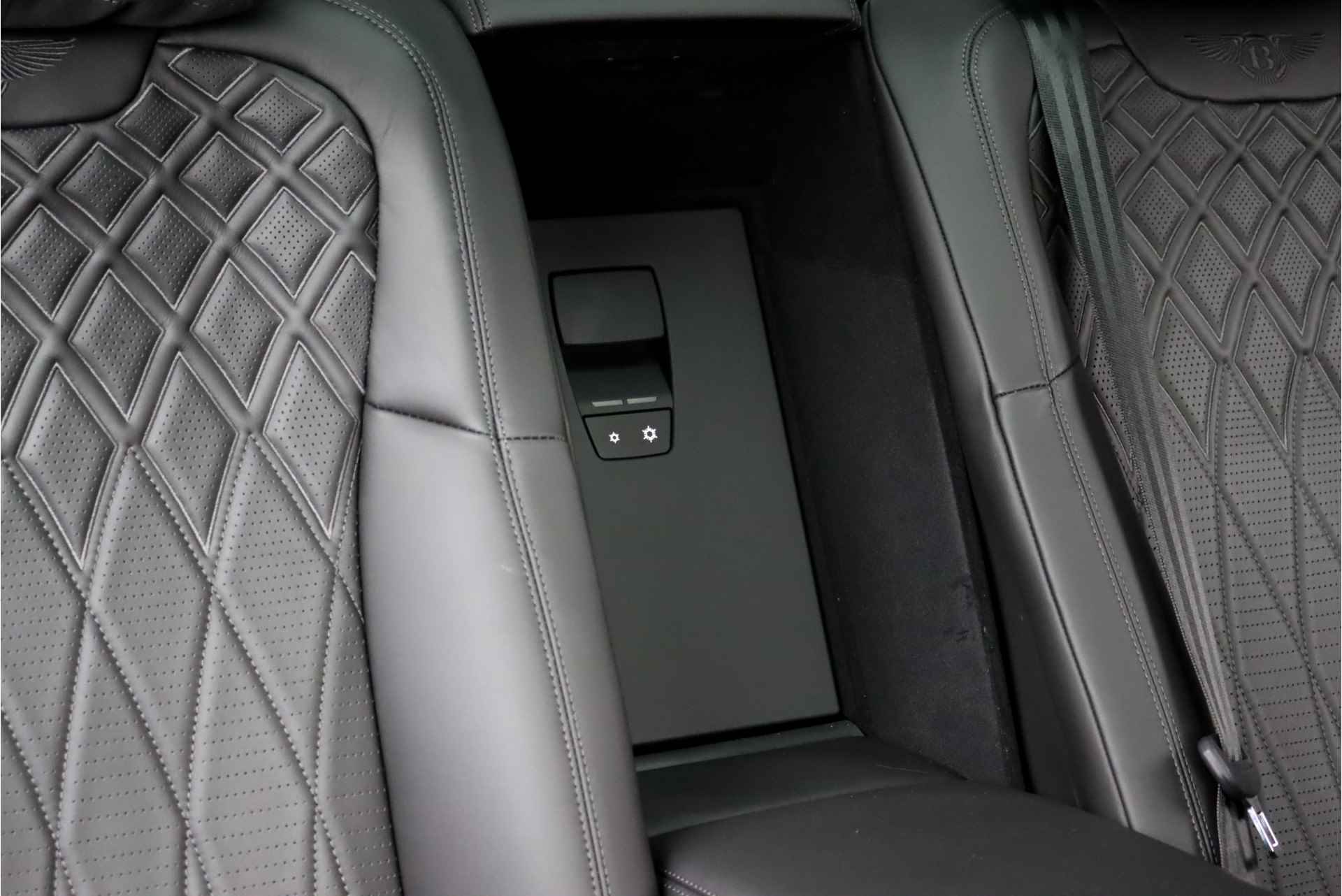 Bentley Flying Spur 6.0 W12 S First Edition Aut8, Luchtvering, Achterasbesturing, Rotating Display, Carbon, Koelbox, Schuif-/kanteldak, Stoelverwarming-/ventilatie V+A, Massage, Memory, Surround Camera, Adaptive Cruise Control, Bang&Olufsen, - 21/58