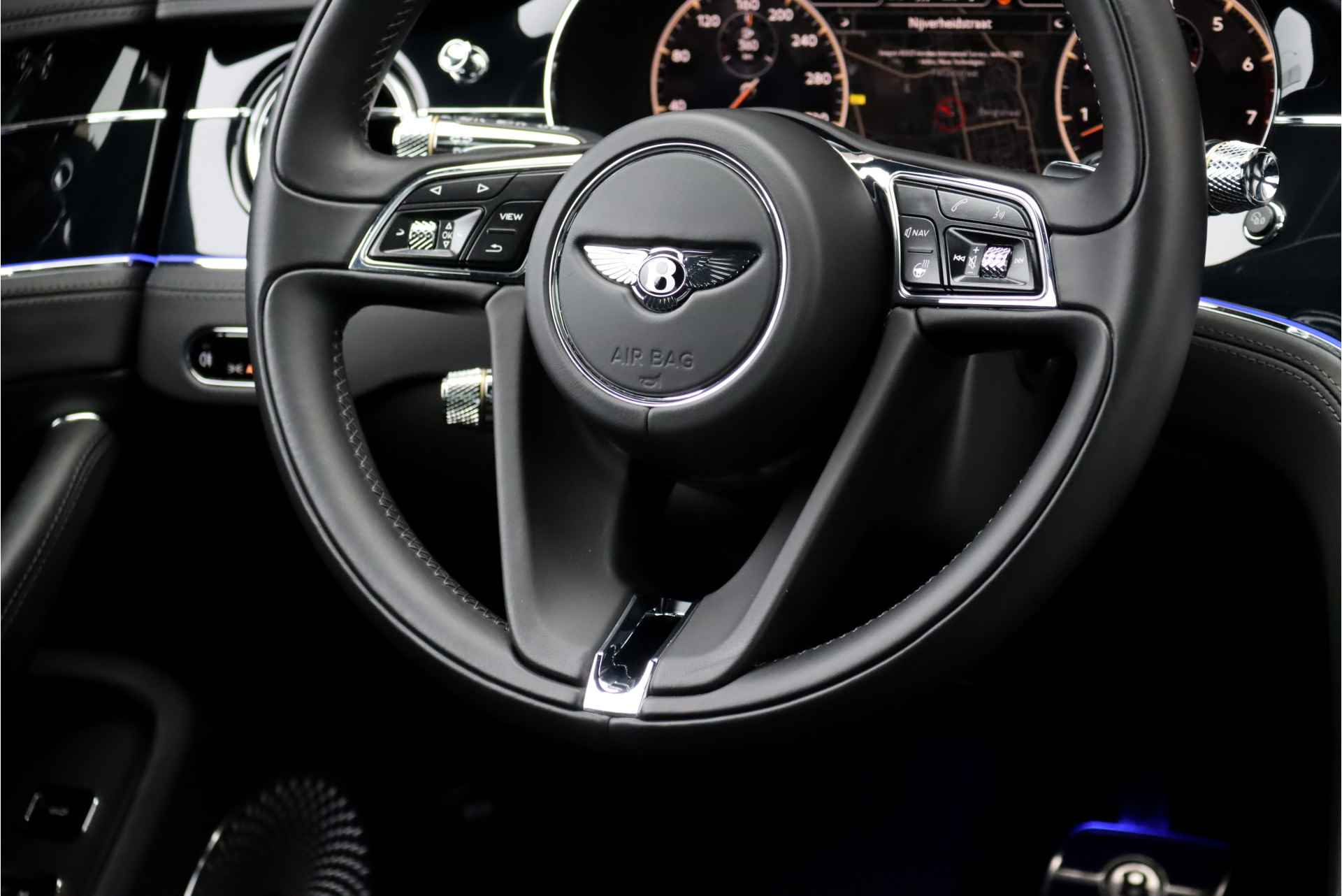 Bentley Flying Spur 6.0 W12 S First Edition Aut8, Luchtvering, Achterasbesturing, Rotating Display, Carbon, Koelbox, Schuif-/kanteldak, Stoelverwarming-/ventilatie V+A, Massage, Memory, Surround Camera, Adaptive Cruise Control, Bang&Olufsen, - 36/58