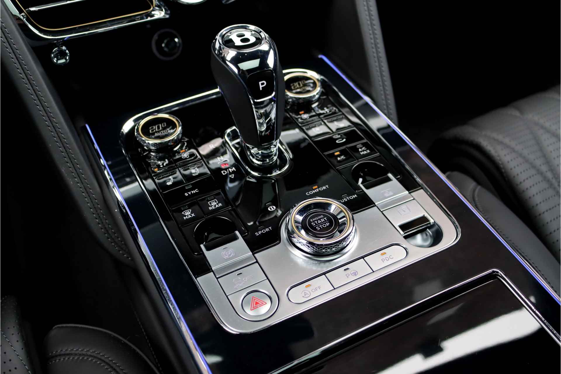 Bentley Flying Spur 6.0 W12 S First Edition Aut8, Luchtvering, Achterasbesturing, Rotating Display, Carbon, Koelbox, Schuif-/kanteldak, Stoelverwarming-/ventilatie V+A, Massage, Memory, Surround Camera, Adaptive Cruise Control, Bang&Olufsen, - 39/58