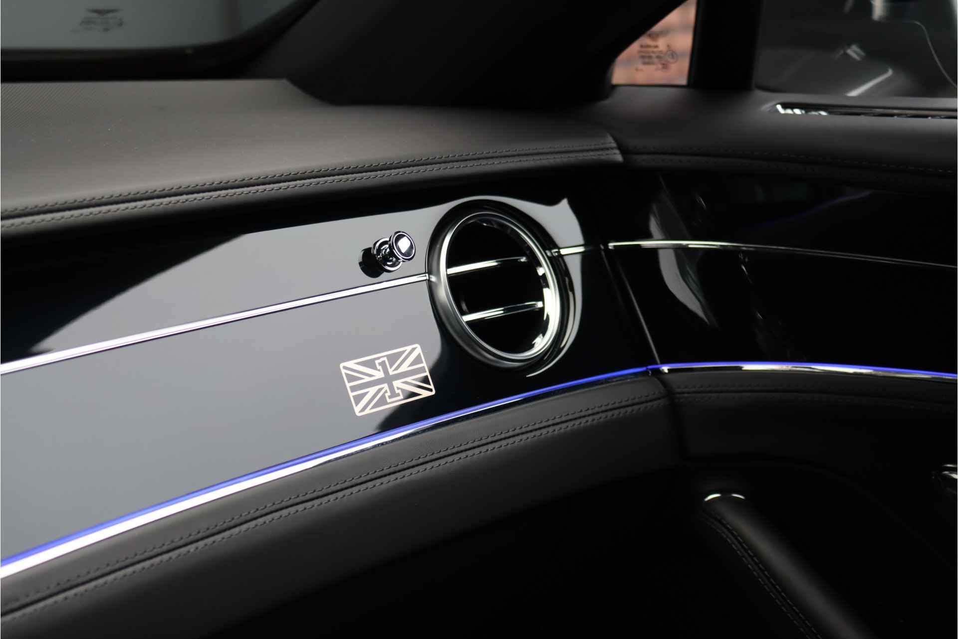 Bentley Flying Spur 6.0 W12 S First Edition Aut8, Luchtvering, Achterasbesturing, Rotating Display, Carbon, Koelbox, Schuif-/kanteldak, Stoelverwarming-/ventilatie V+A, Massage, Memory, Surround Camera, Adaptive Cruise Control, Bang&Olufsen, - 44/58