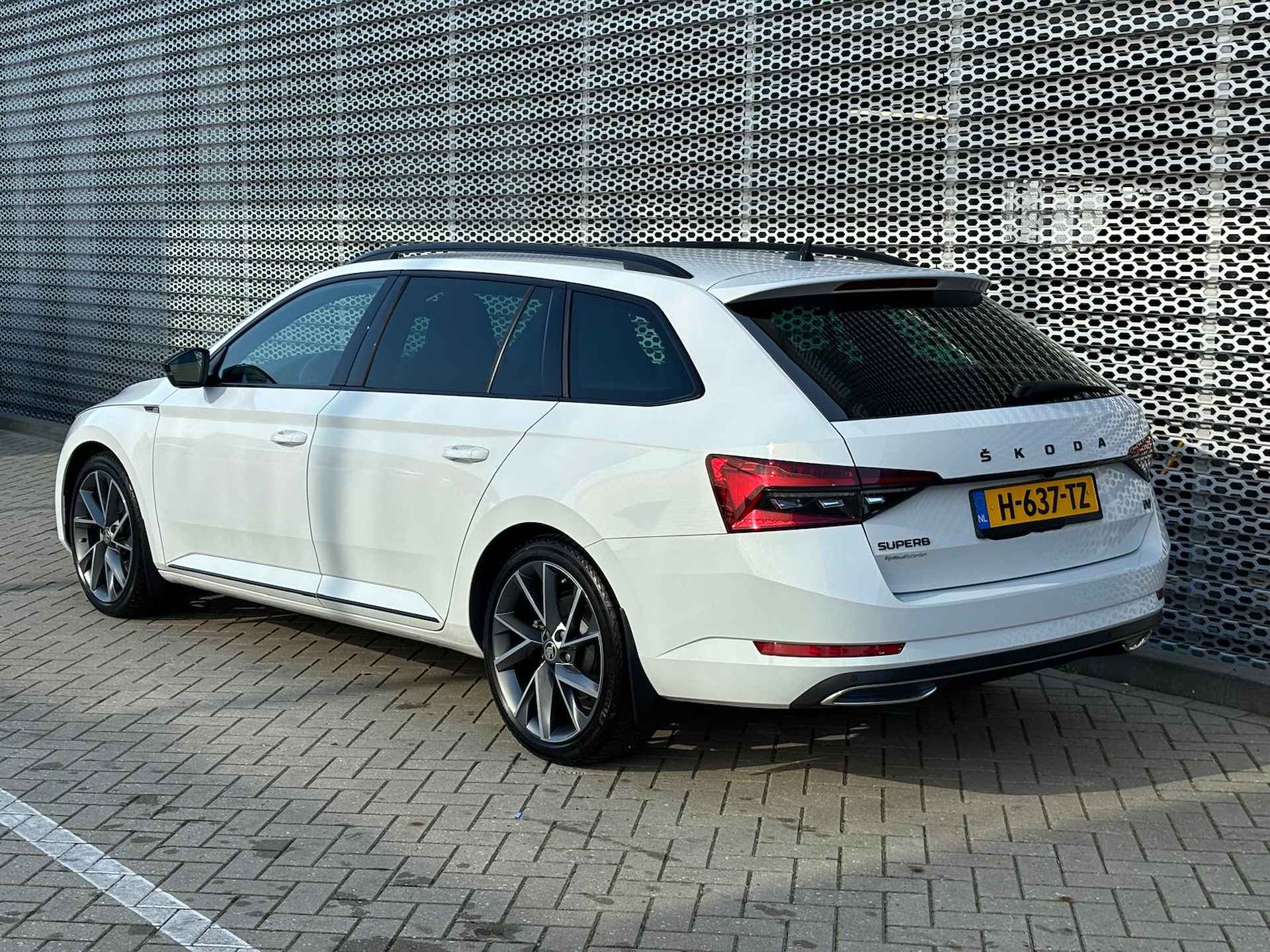 Škoda Superb Combi 1.4 TSI iV Sportline Business - 7/33