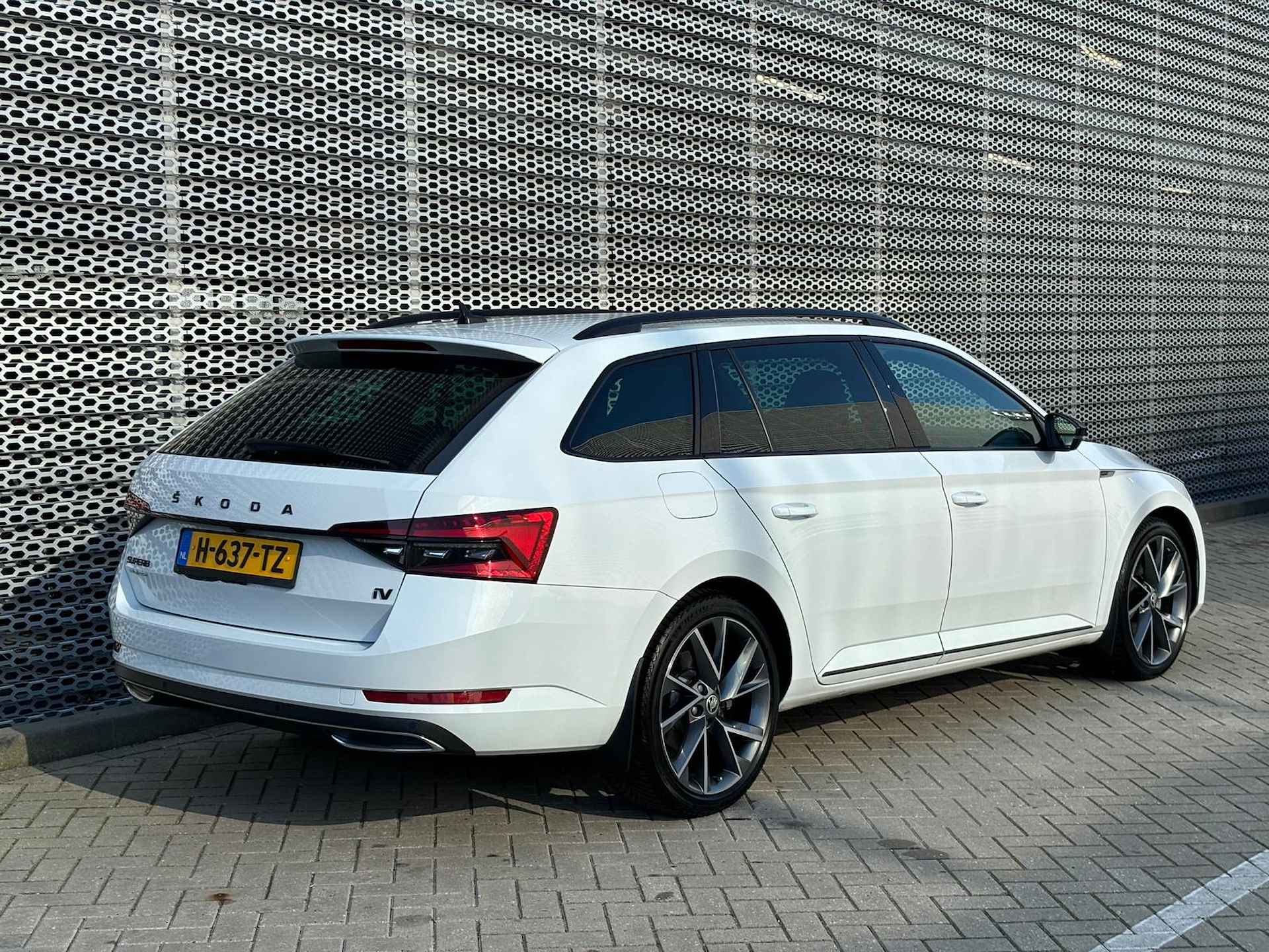 Škoda Superb Combi 1.4 TSI iV Sportline Business - 29/33