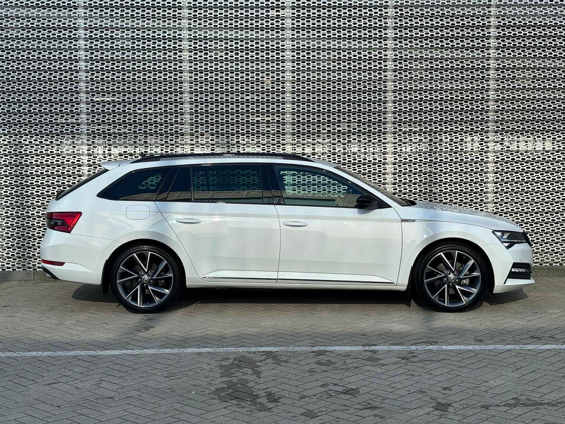 Škoda Superb Combi 1.4 TSI iV Sportline Business - 30/33