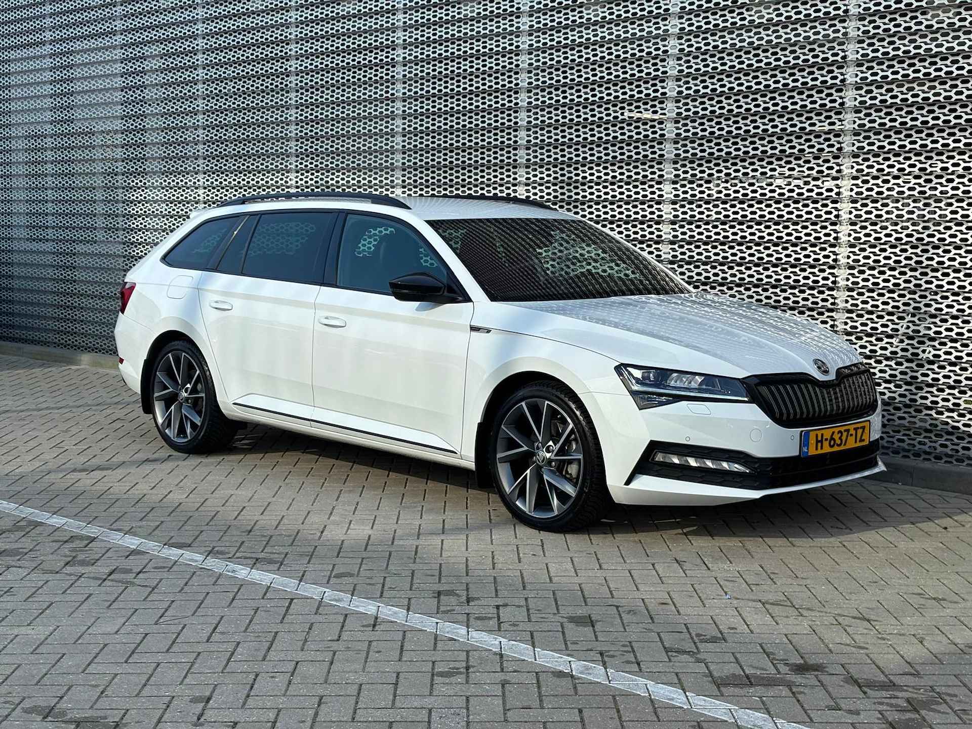 Škoda Superb Combi 1.4 TSI iV Sportline Business - 31/33