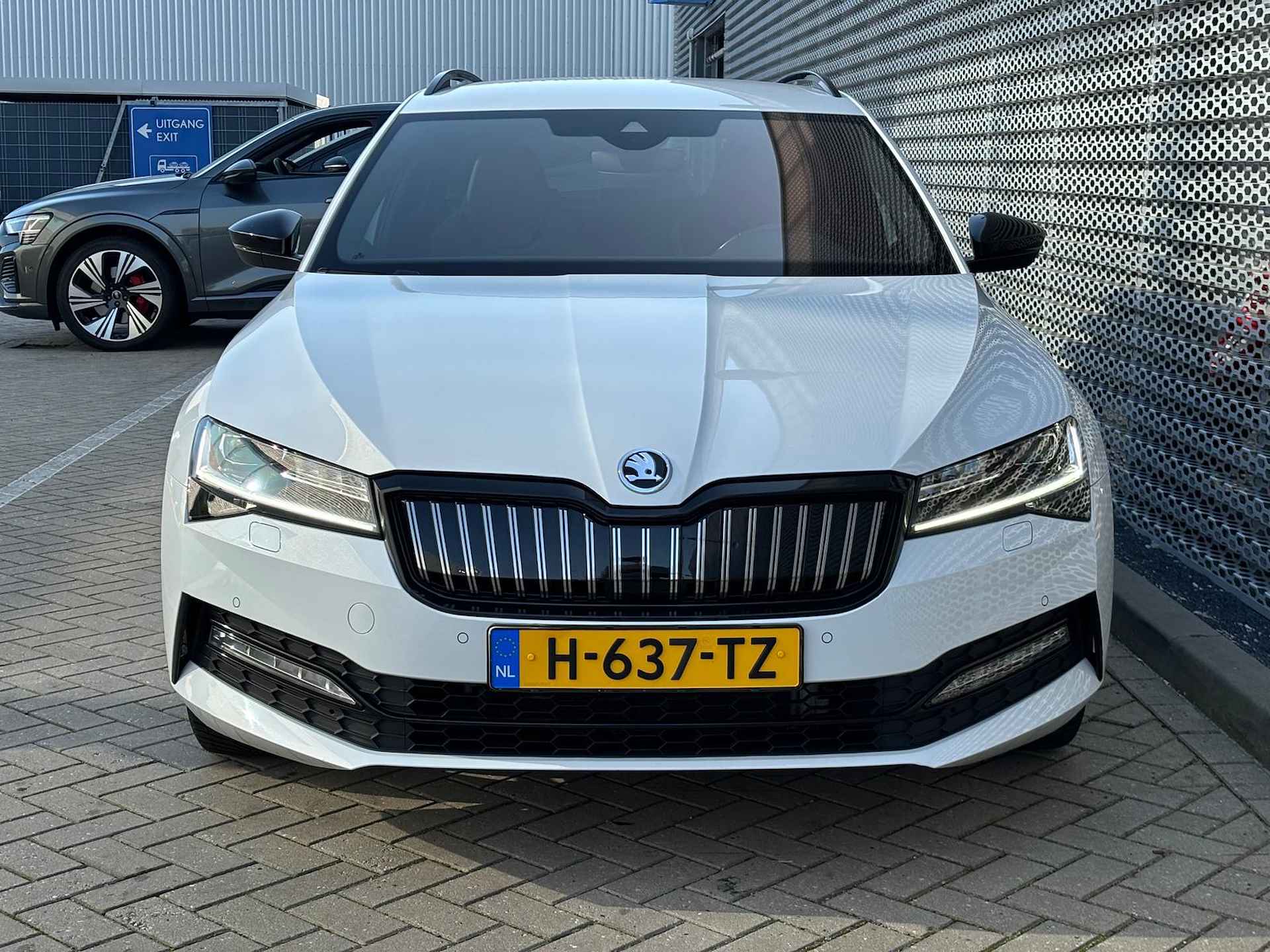 Škoda Superb Combi 1.4 TSI iV Sportline Business - 32/33