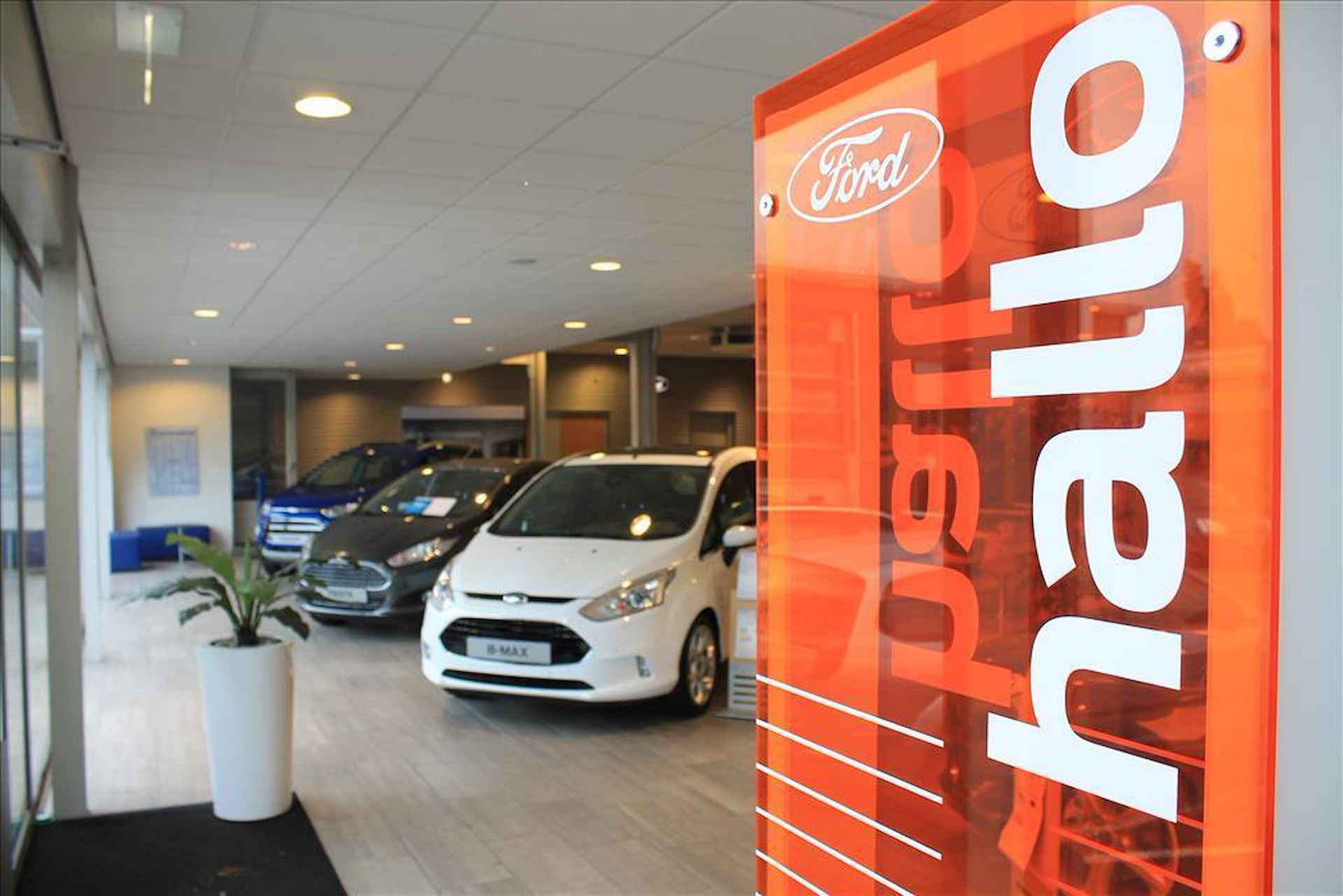 Ford Focus 1.0 EcoBoost Edition Business 125PK | B&O | Climate Control | Winter Pack | Keyless Entry | Parkeersensoren | | Privacy Glass | Navigatie | Apple CarPlay/Android Auto - 43/44
