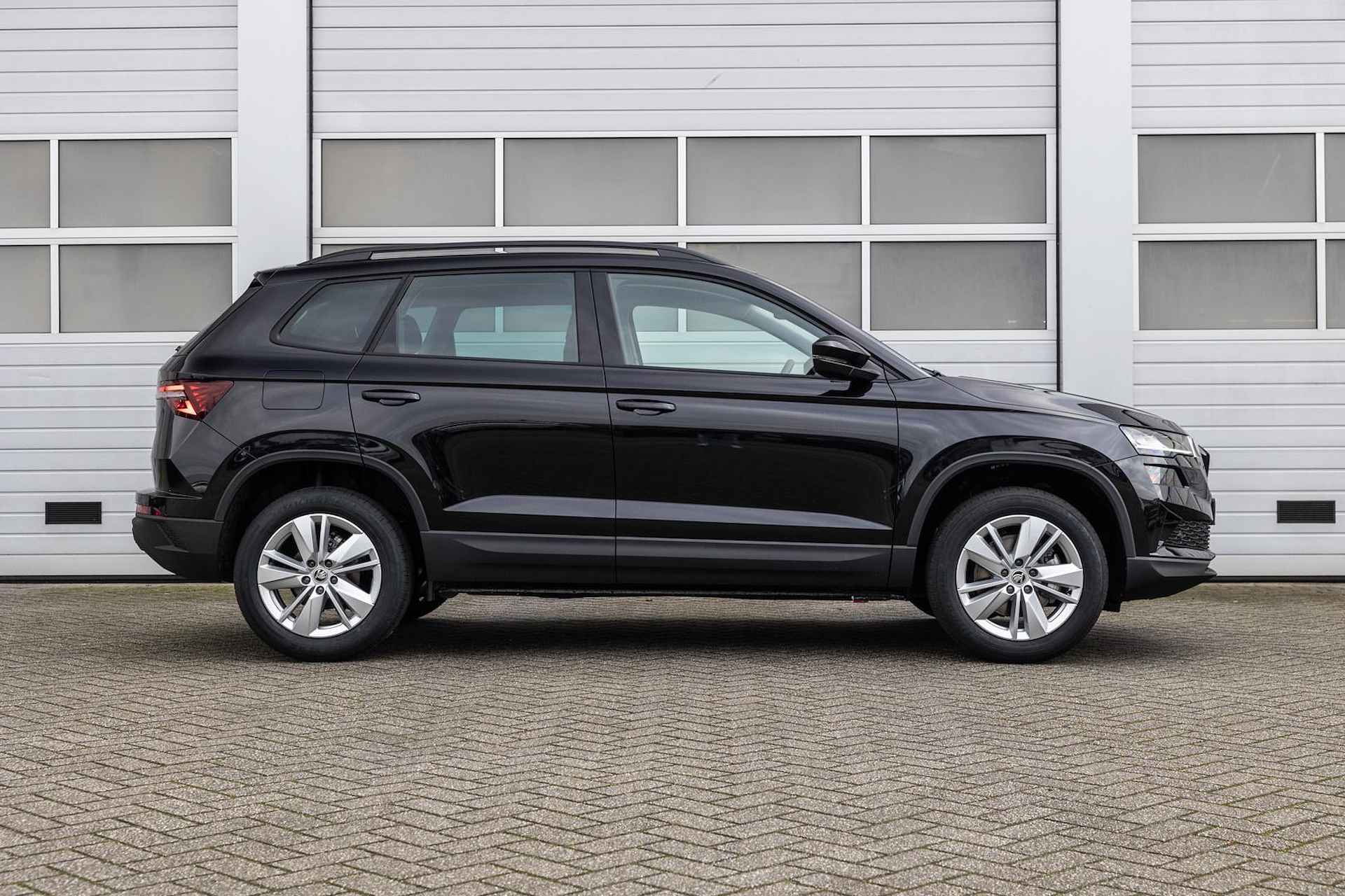 Skoda Karoq 1.5 TSI 150pk DSG ACT Business Edition | Winter Pakket | Navigatie Pakket - 3/49