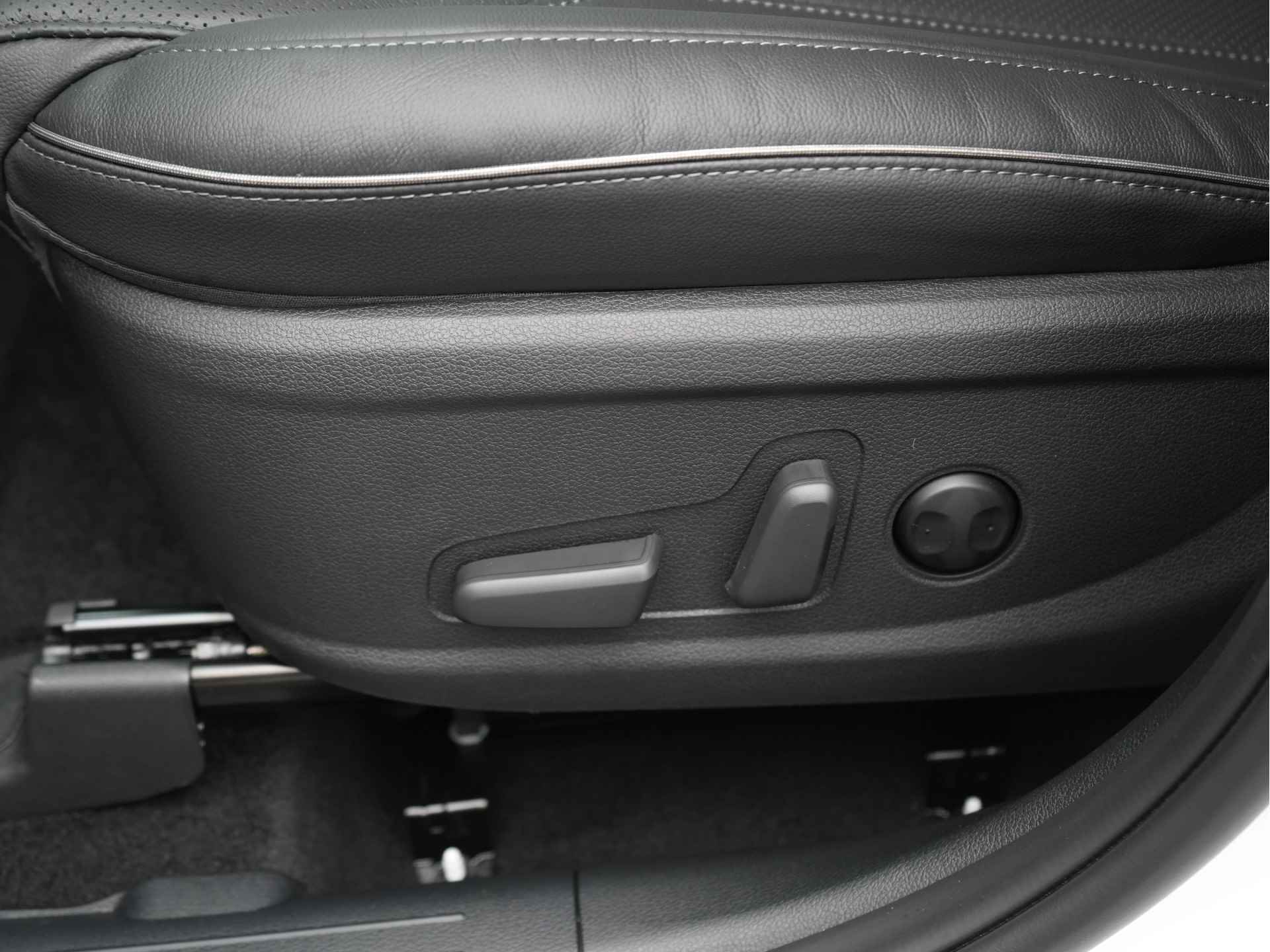Hyundai Santa Fe 1.6 T-GDI PHEV Comfort Smart Plug-In Hybride Automaat met Lederen bekleding, Navigatie en Camera Uit voorraad leverbaar! - 23/47
